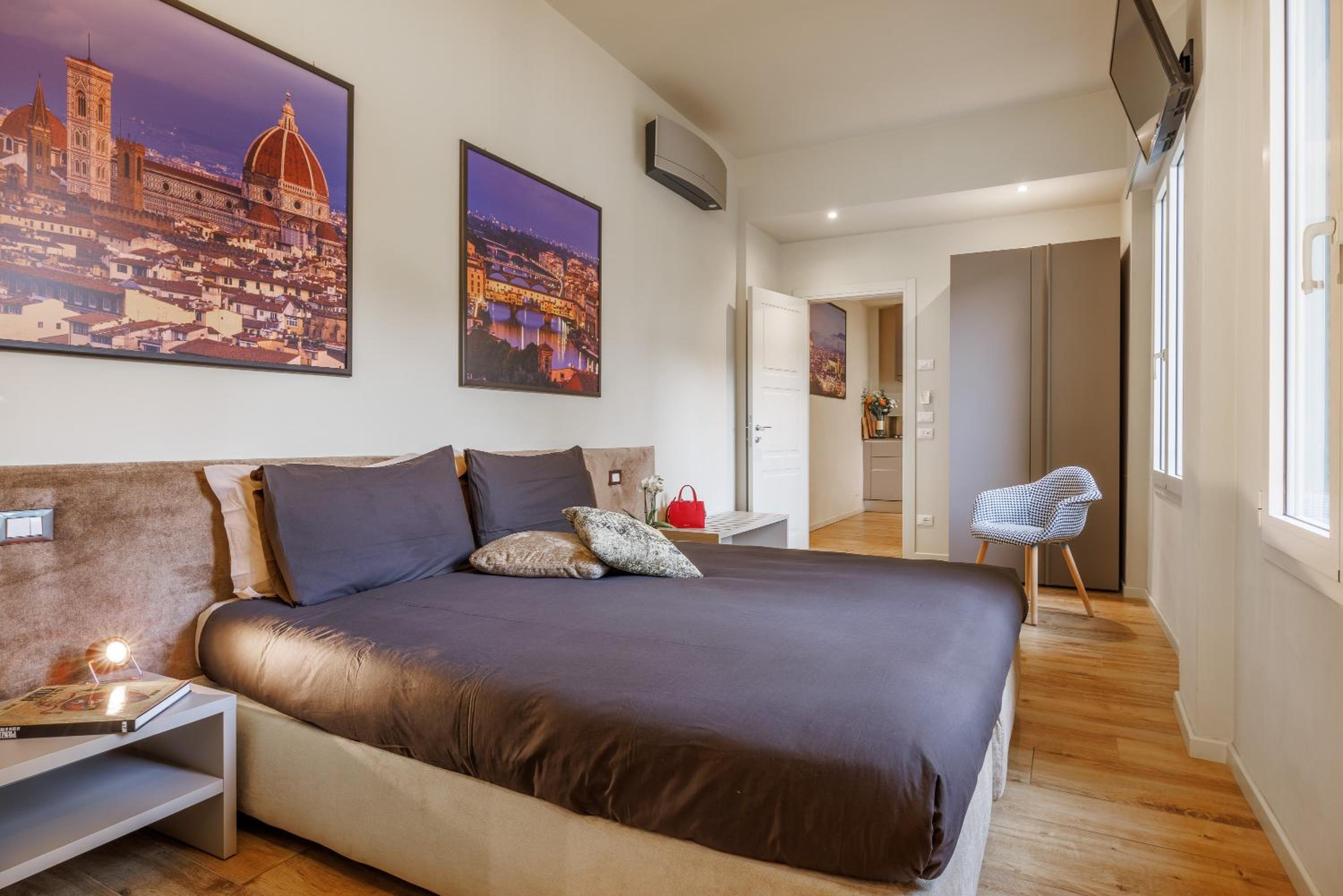 Lucy Florence charming modern apartment near Piazza della Libertà