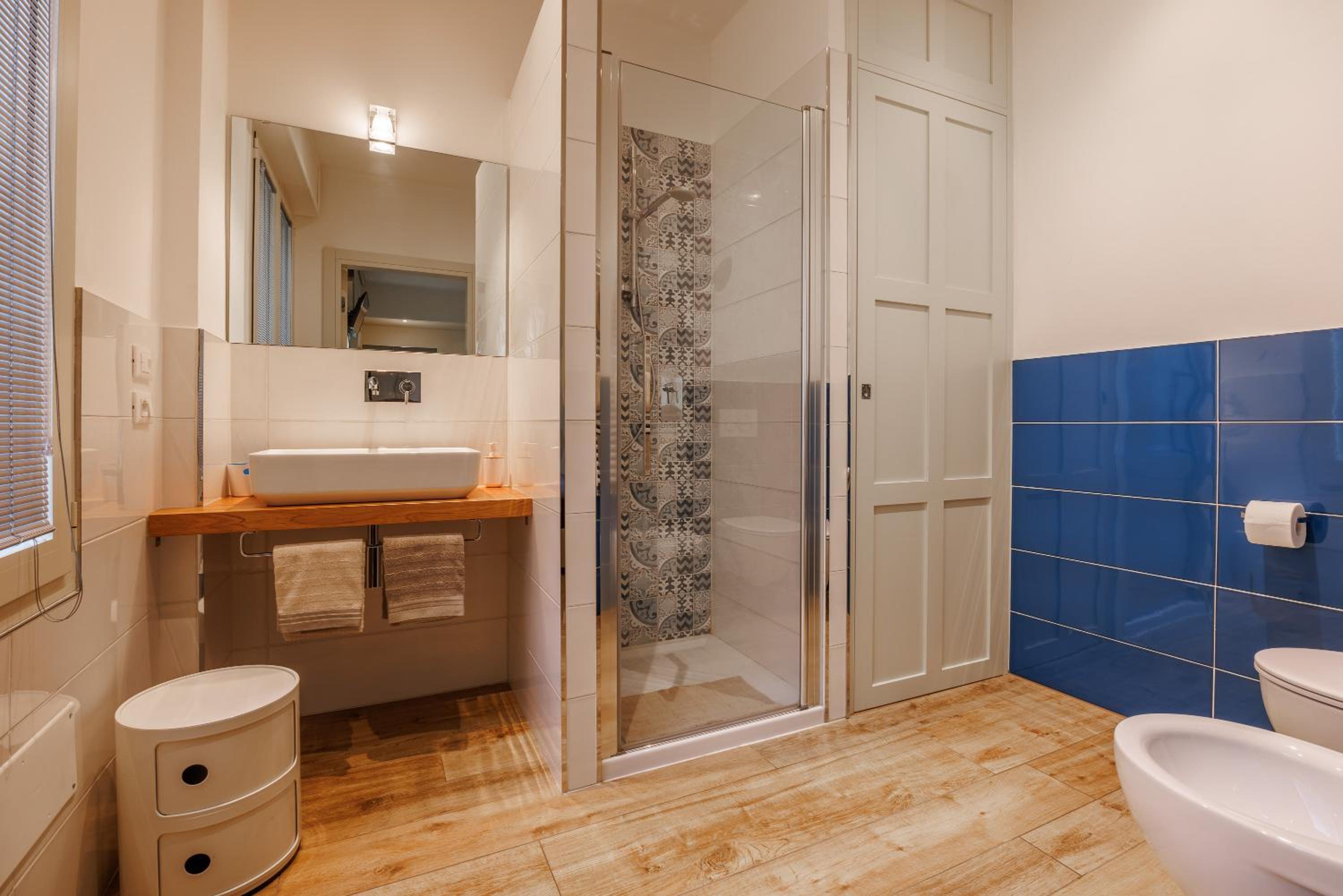 Lucy Florence charming modern apartment near Piazza della Libertà