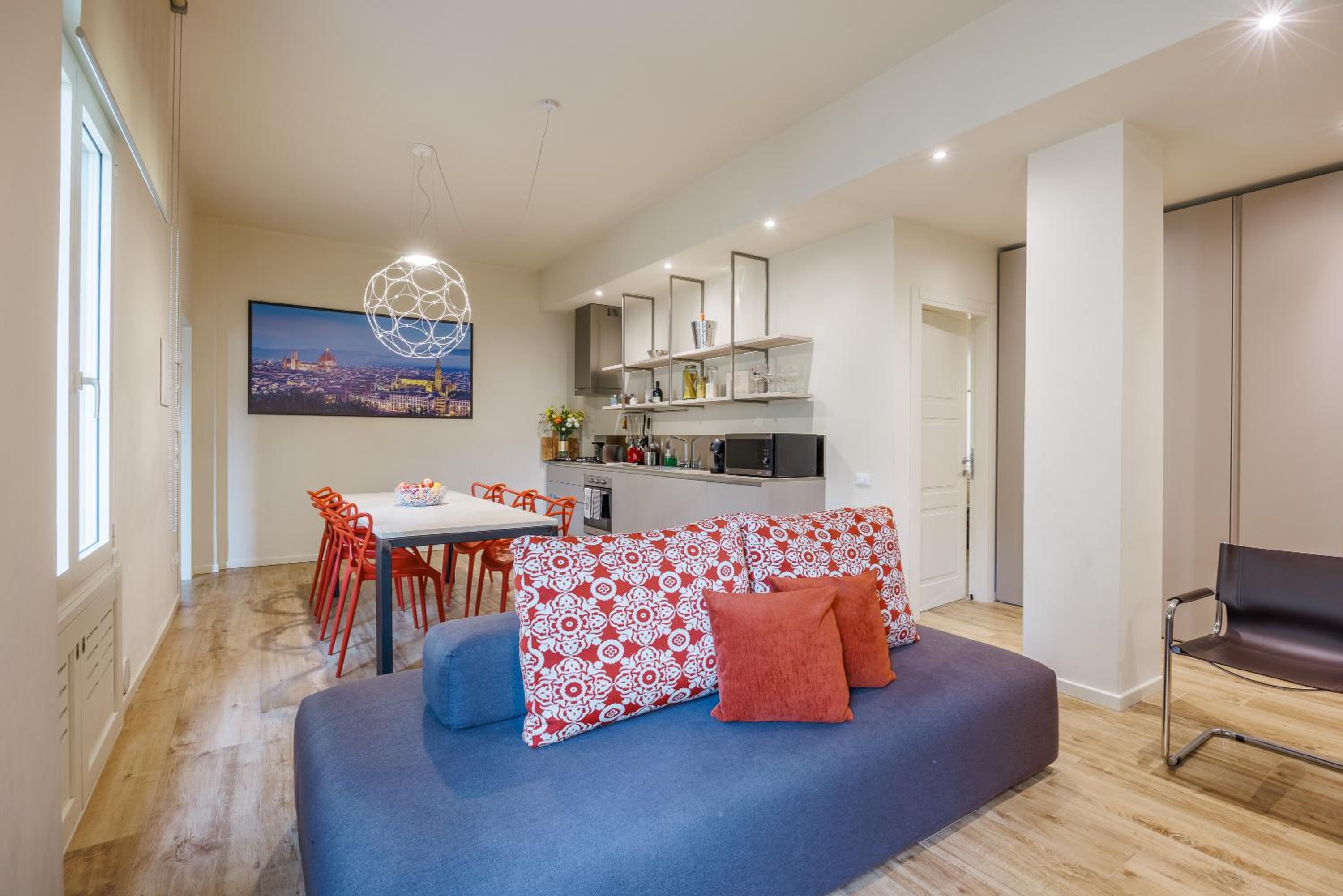 Lucy Florence charming modern apartment near Piazza della Libertà