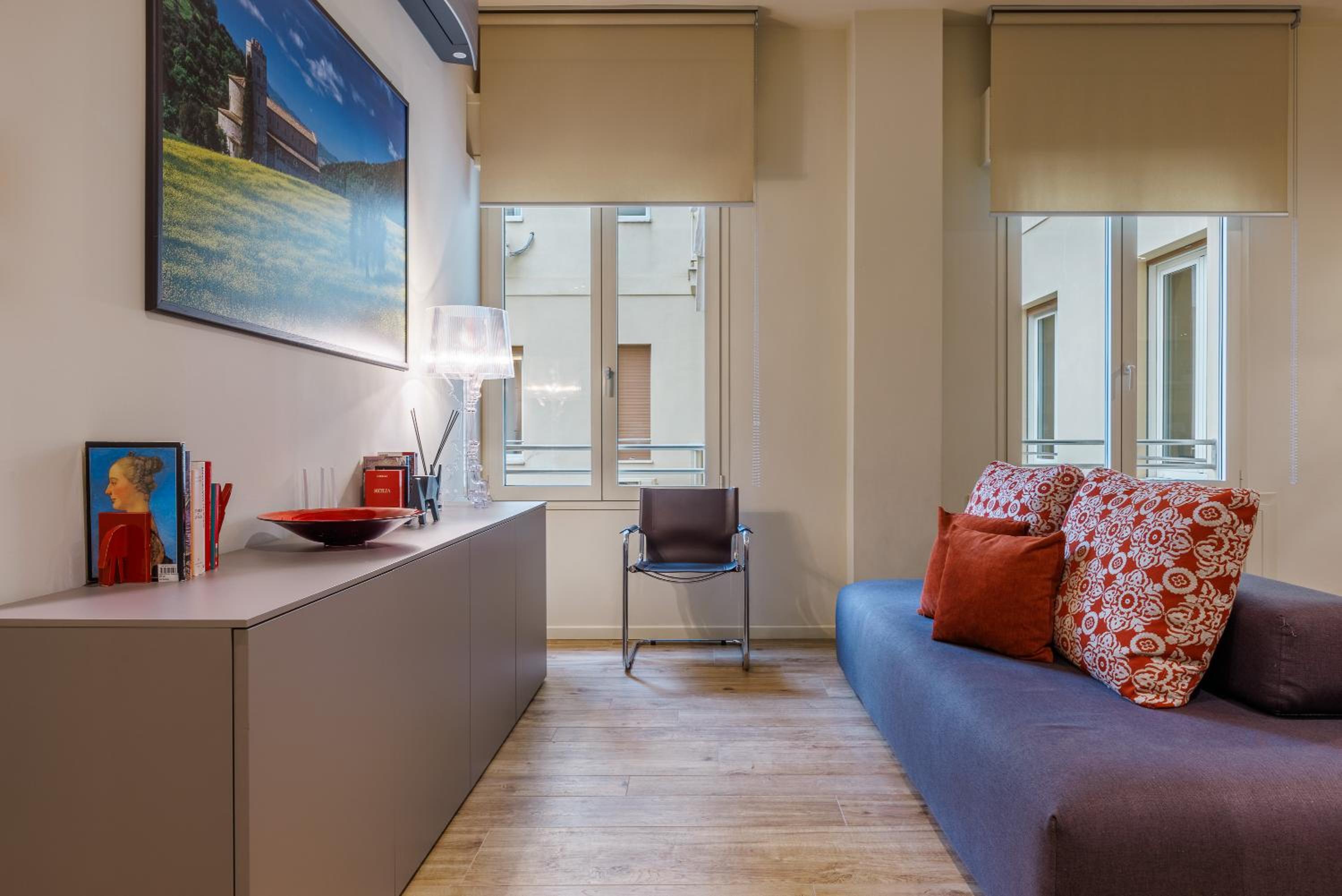 Lucy Florence charming modern apartment near Piazza della Libertà
