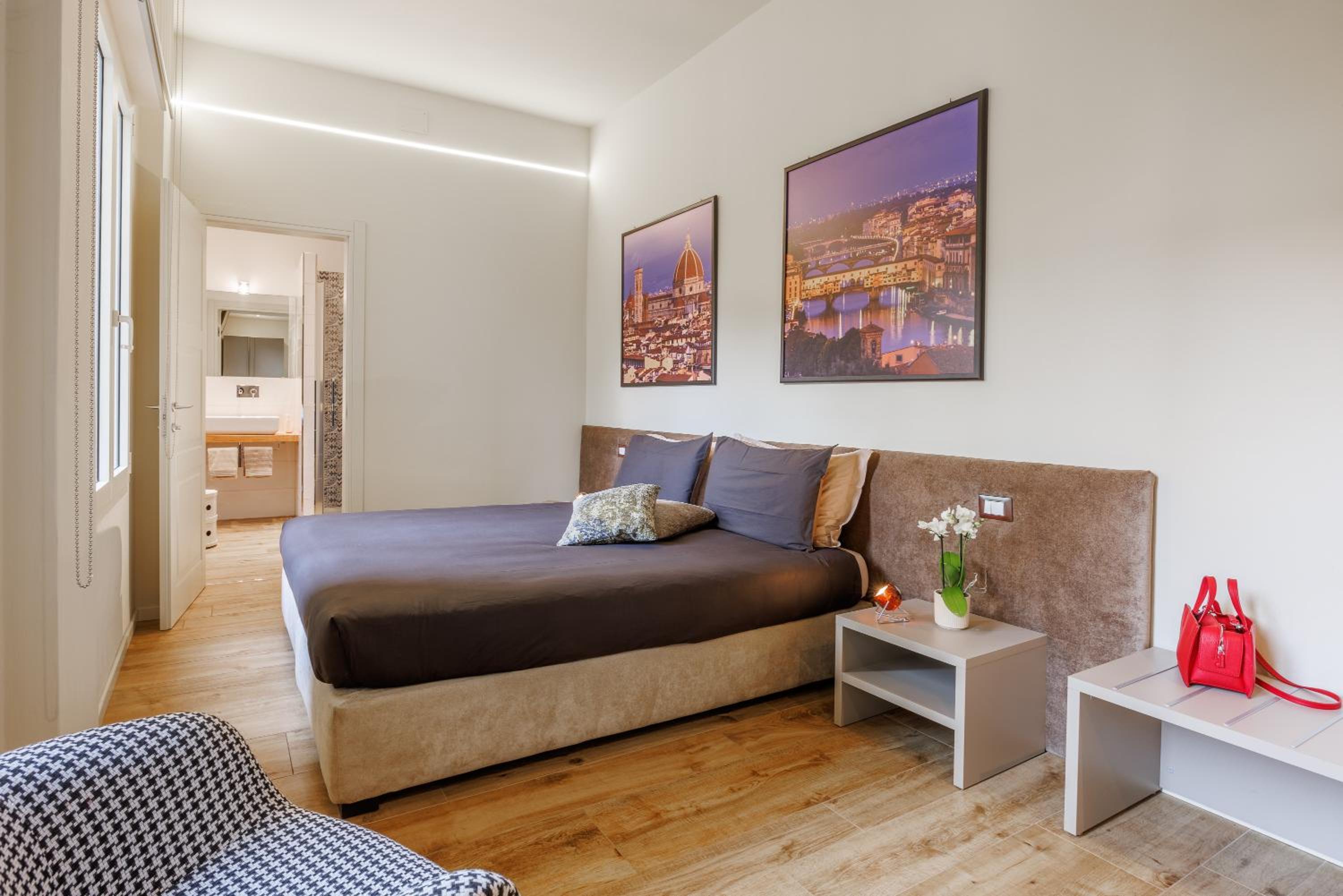 Lucy Florence charming modern apartment near Piazza della Libertà