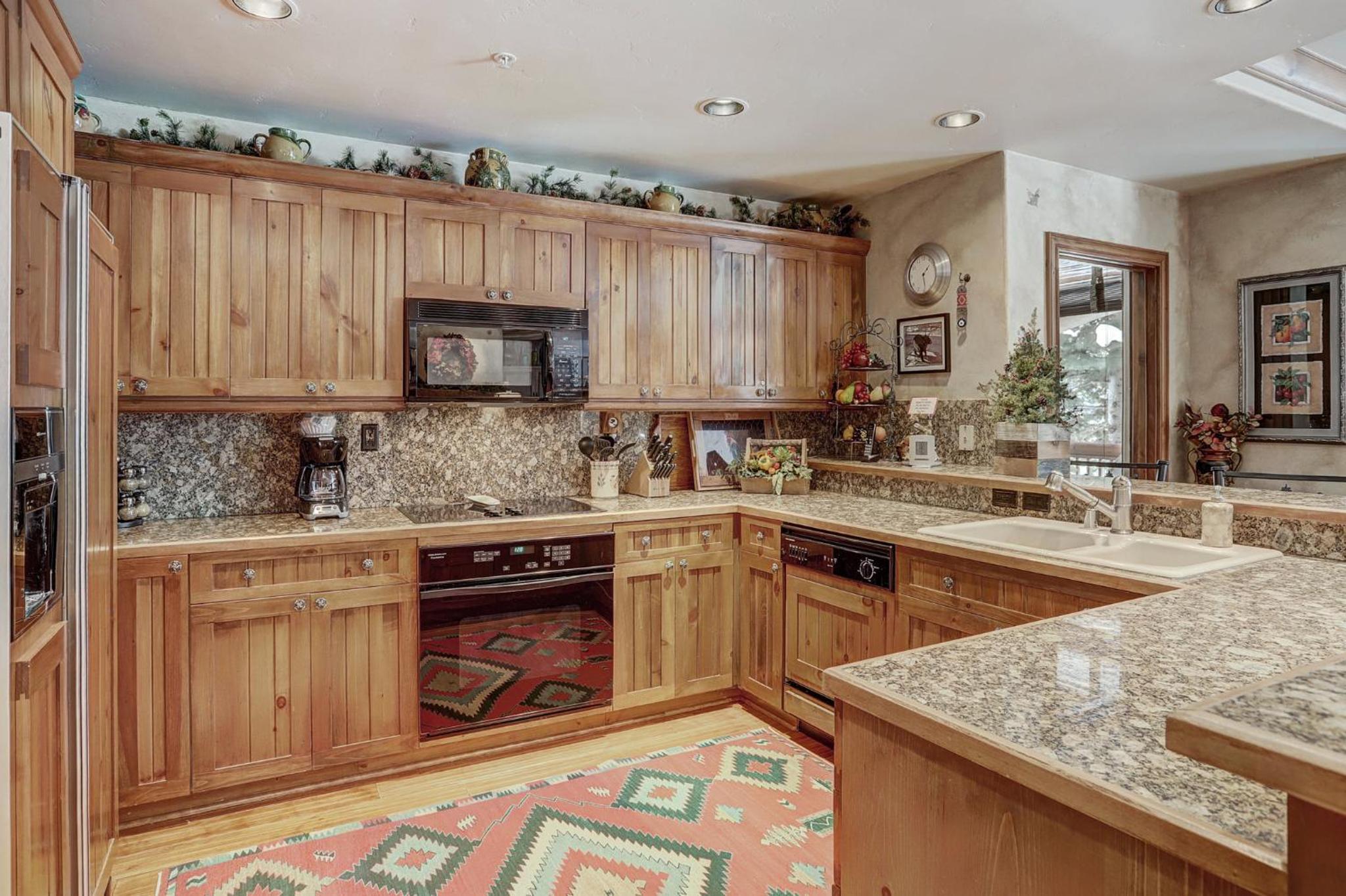 Elkhorn Lodge - Property Image 4