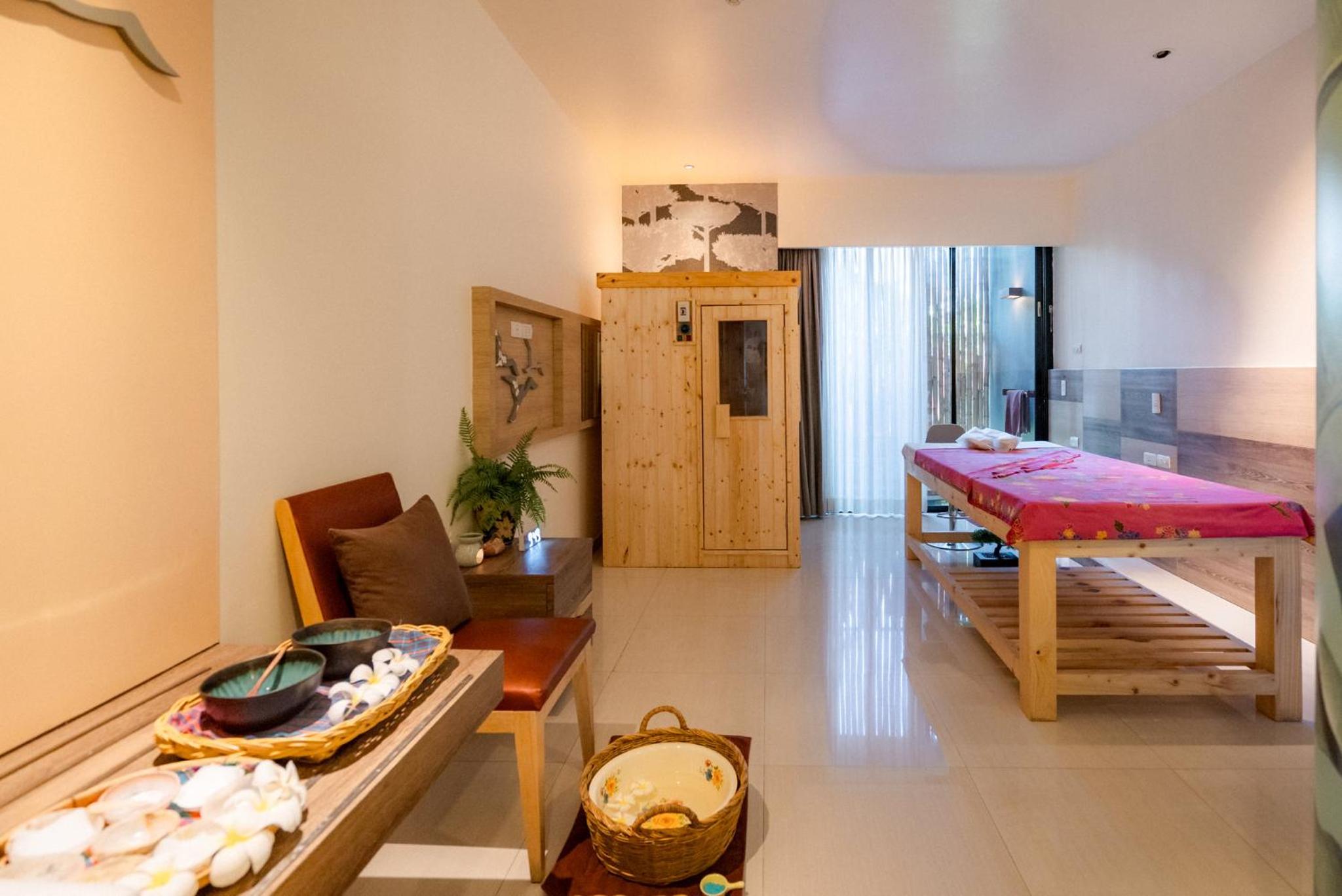 Holiday Inn Express Phuket Patong Beach Central by IHG