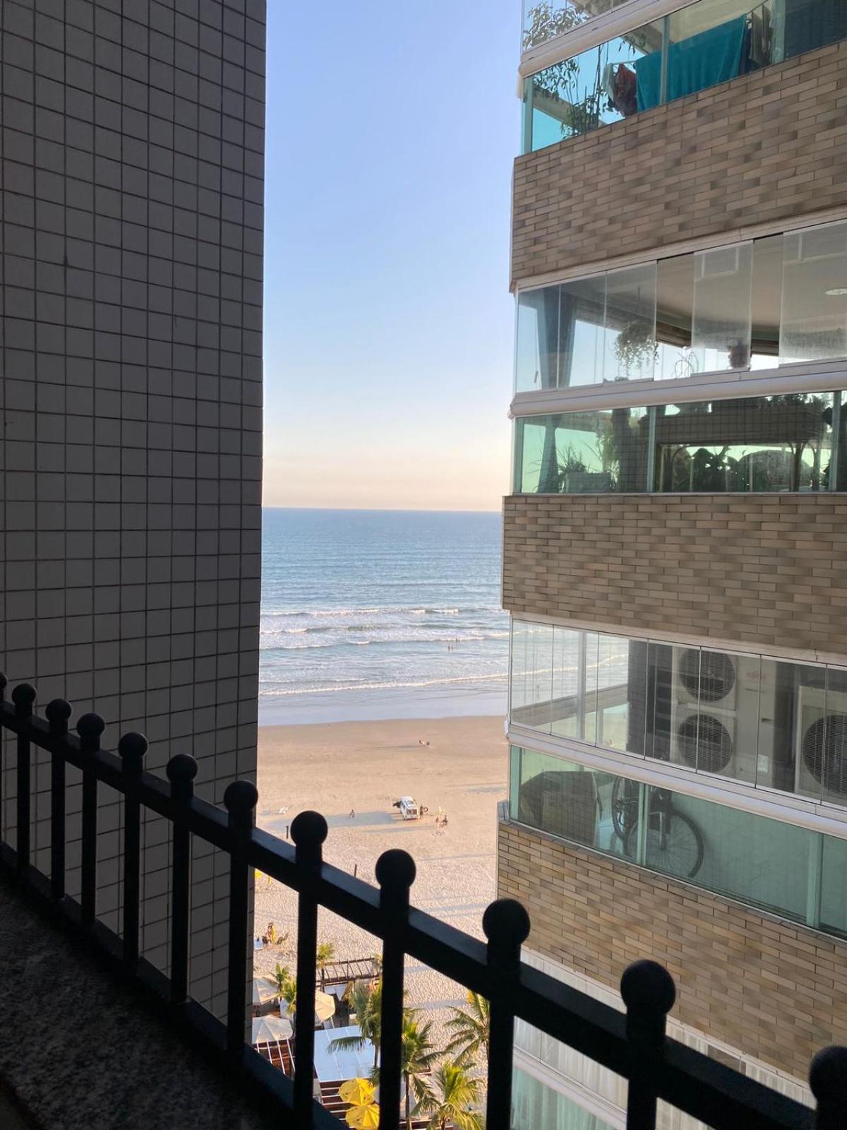 Apartamento kitnet pé na areia praia Ocian