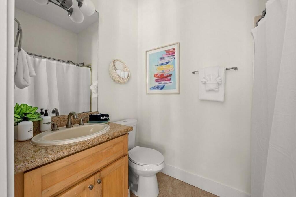 Modern Beach Haüs 4 min walk to beach w/ pool BBQ view 3