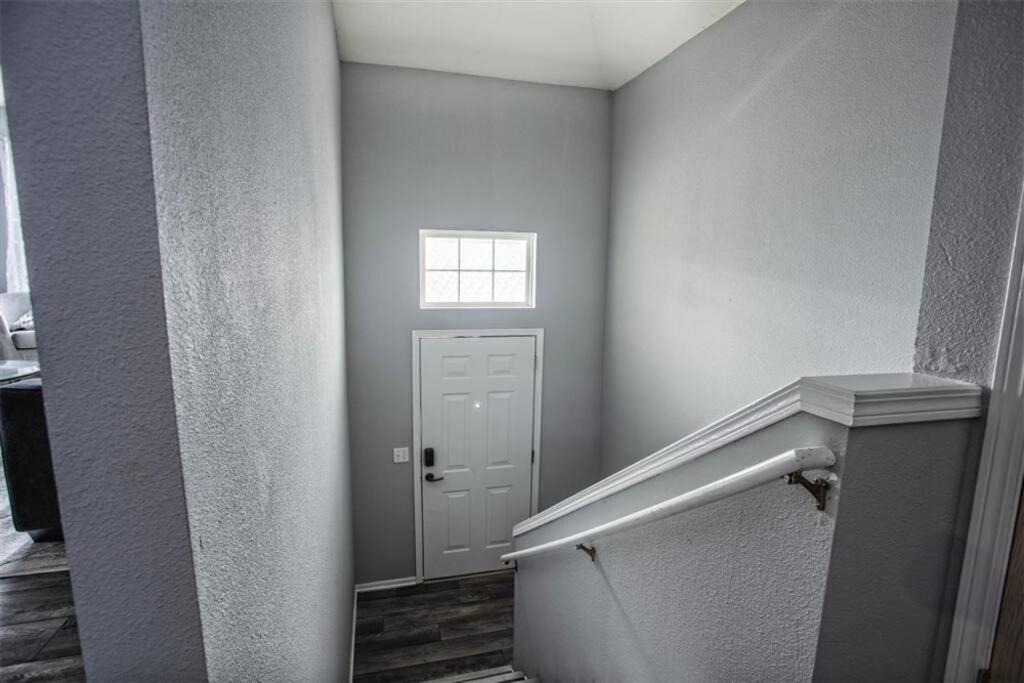 Cozy 3 Bedrooms and 2 baths in Olathe sleeps 8. view 2