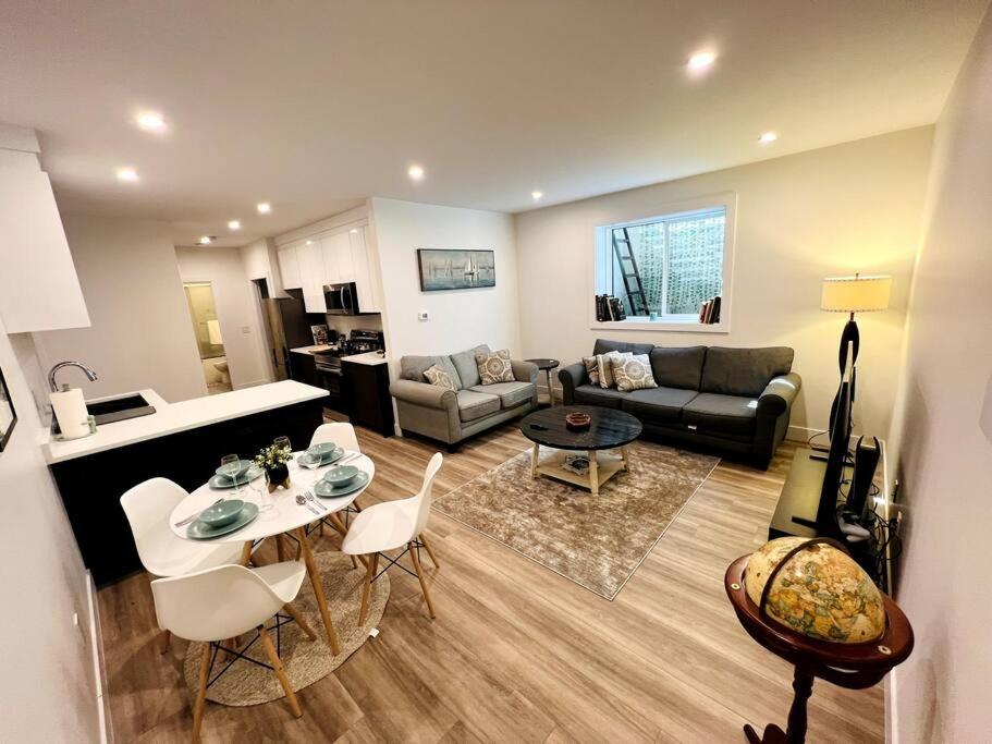 Grand Boulevard Basement Suite