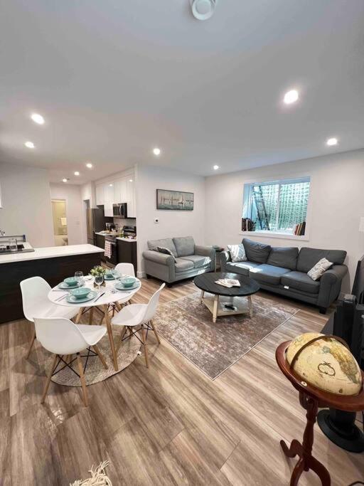 Grand Boulevard Basement Suite