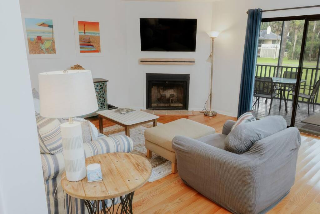 Peaceful Condo w/ Screened-in Porch on Golf Course view 2