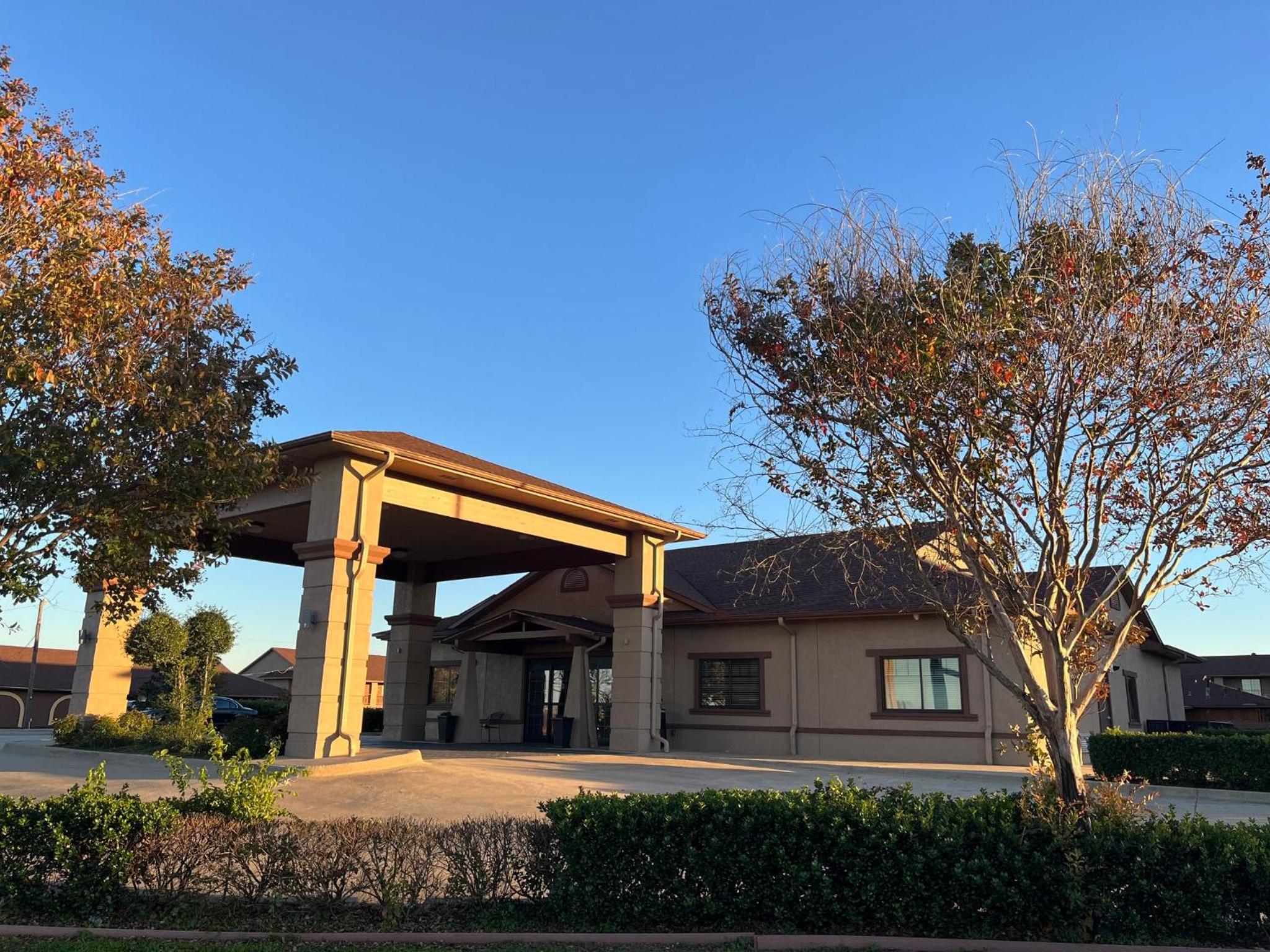 Sulphur Springs Vacations - Red Roof Inn  Suites Sulphur Springs - Property Image 1