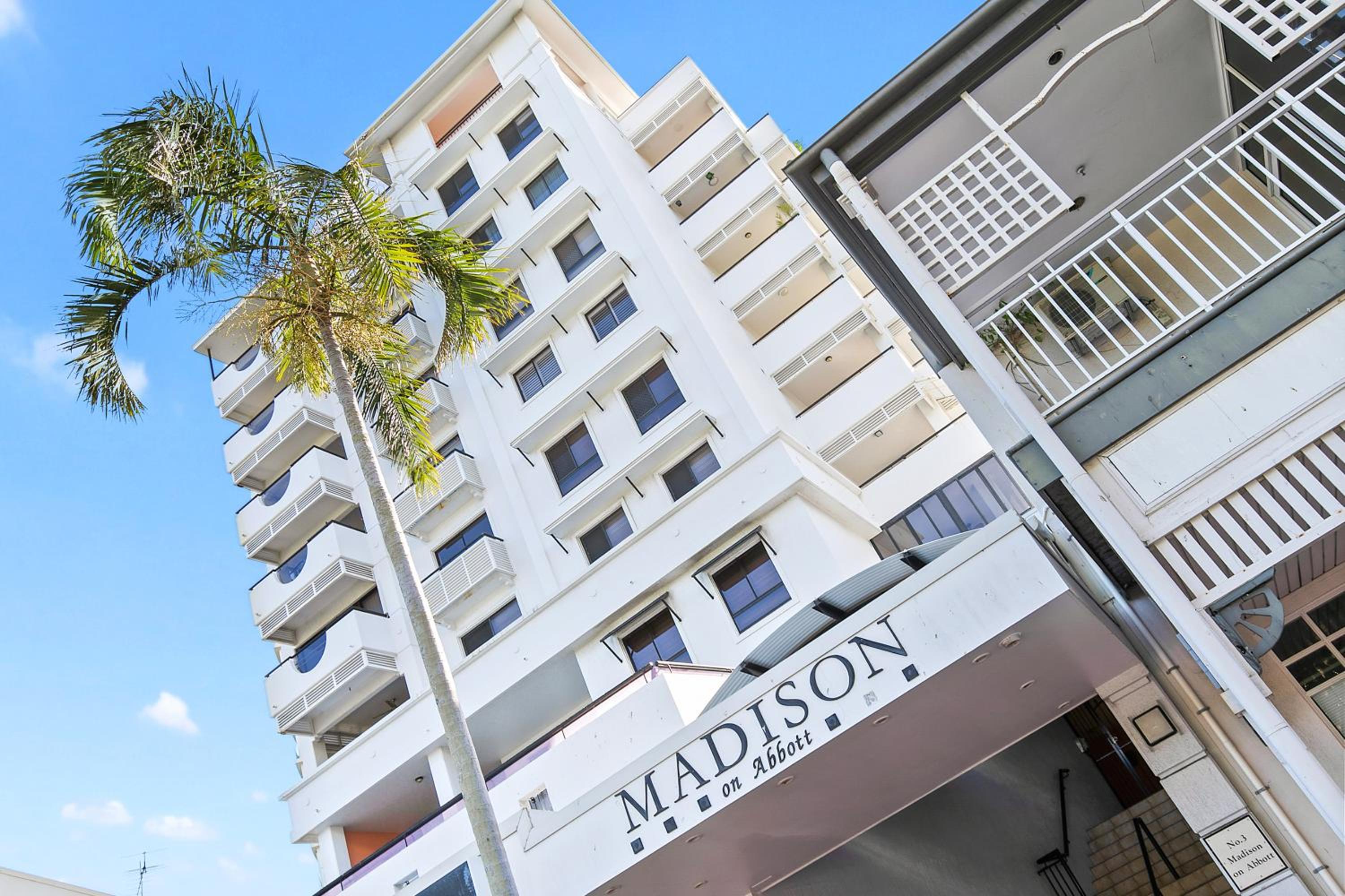 Luxury Oceanview Penthouse Cairns City