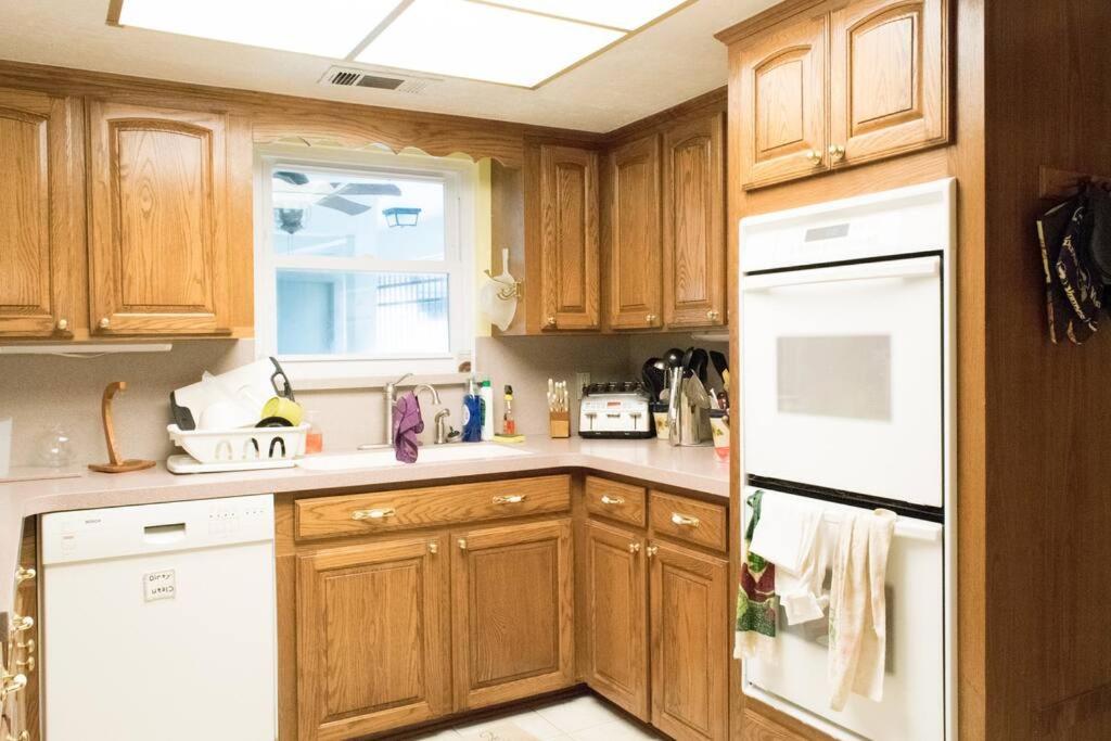 2 room luxury suite near airport & The Woodlands view 4