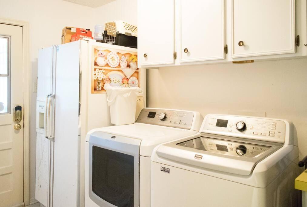 2 room luxury suite near airport & The Woodlands view 2