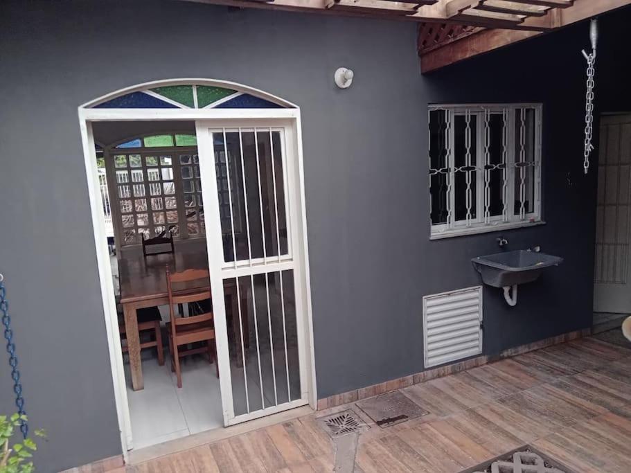 Casa 3min do centro prox. UFMS