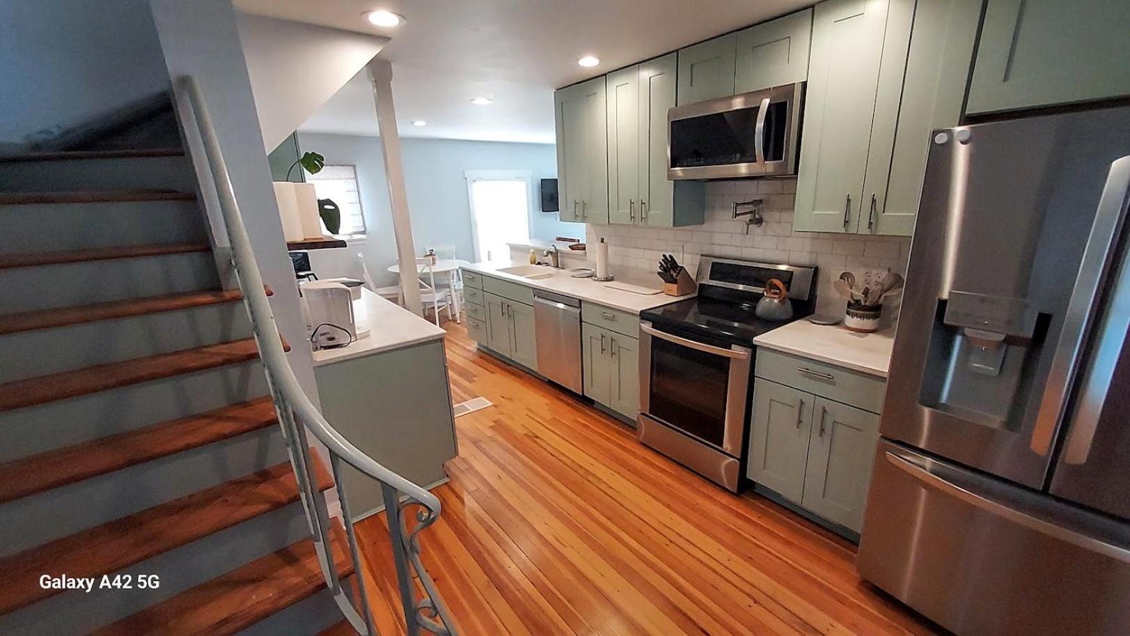 The Meeker House (Charming 3/4 Bedroom Home) view 2