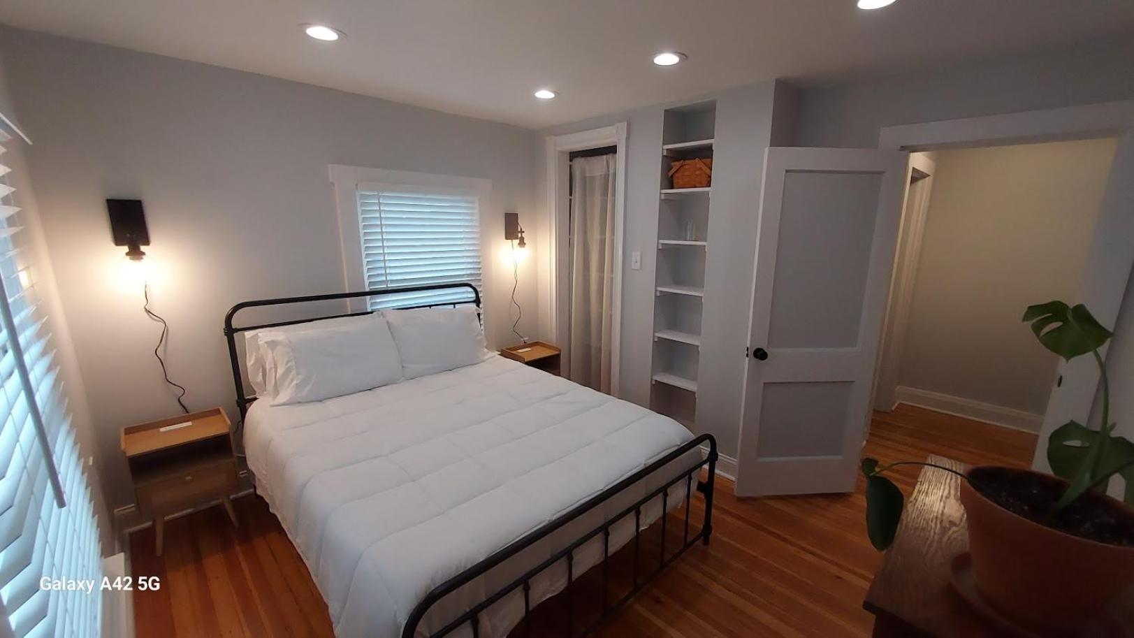 The Meeker House (Charming 3/4 Bedroom Home) view 4