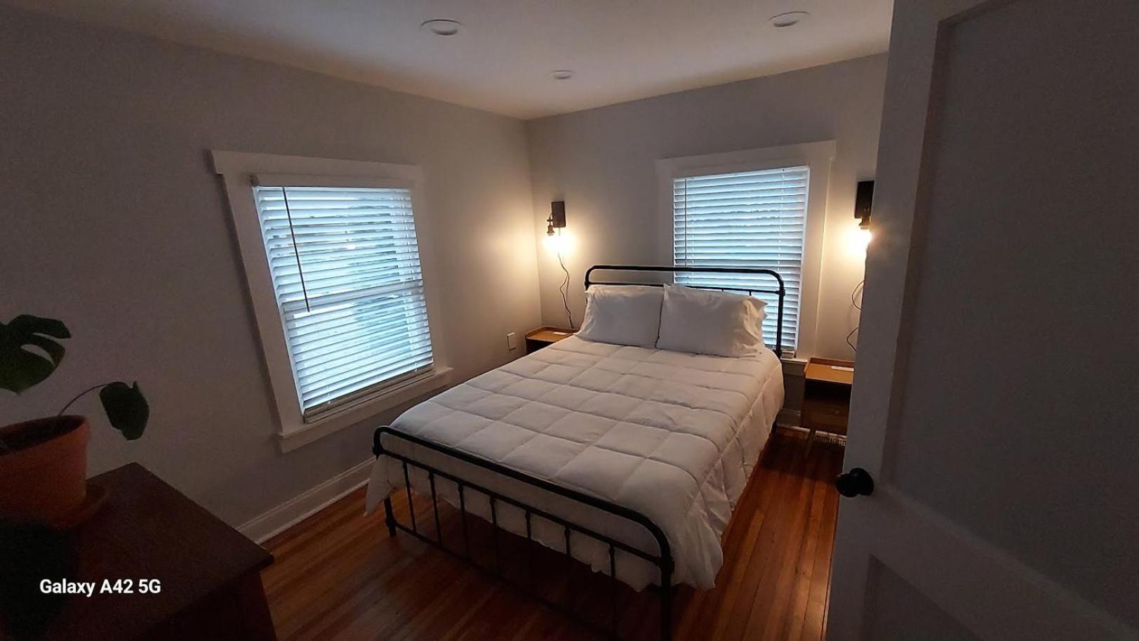 The Meeker House (Charming 3/4 Bedroom Home) view 5