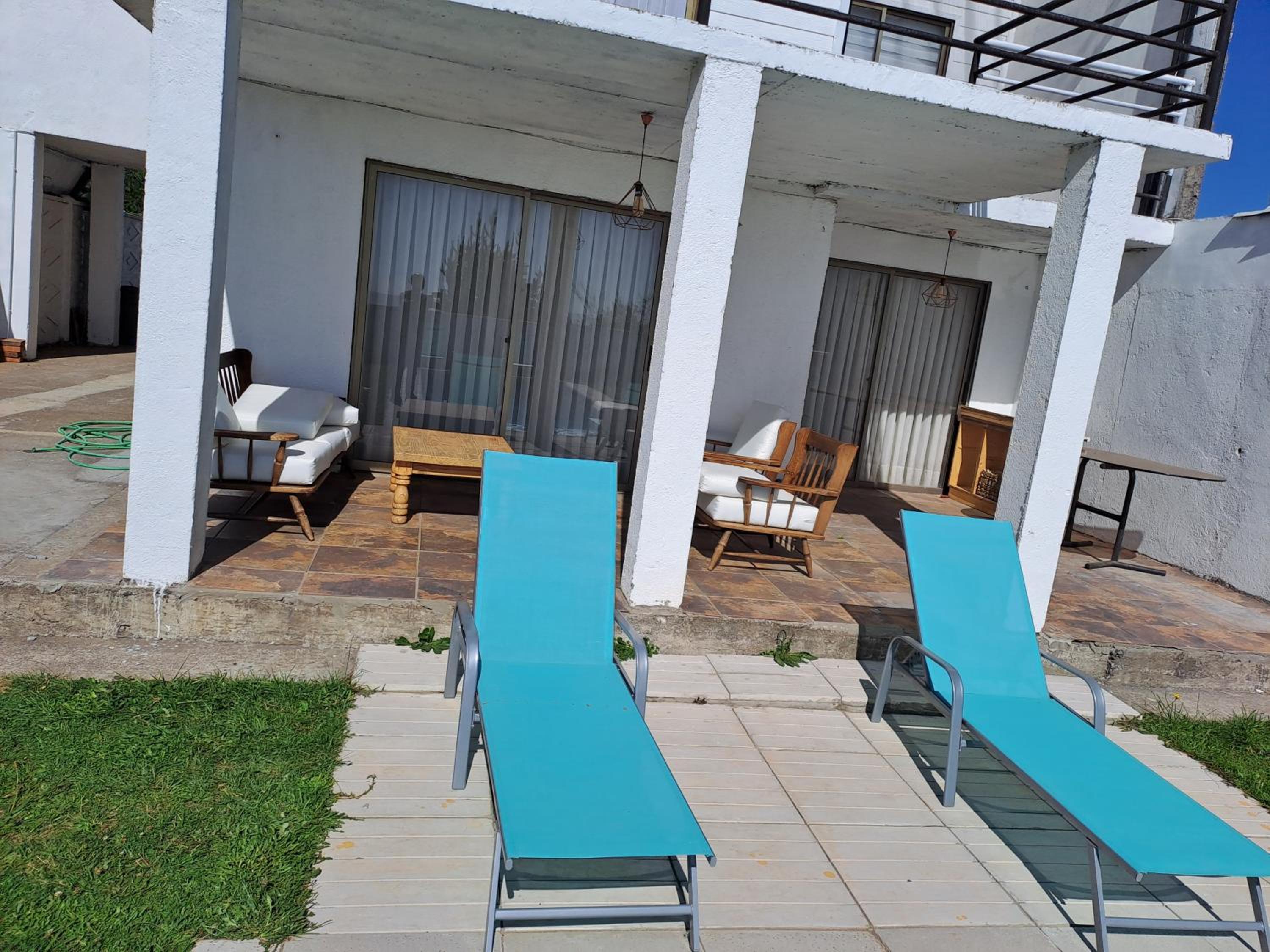 Casa en Tomé con piscina, vista al mar, equipada.