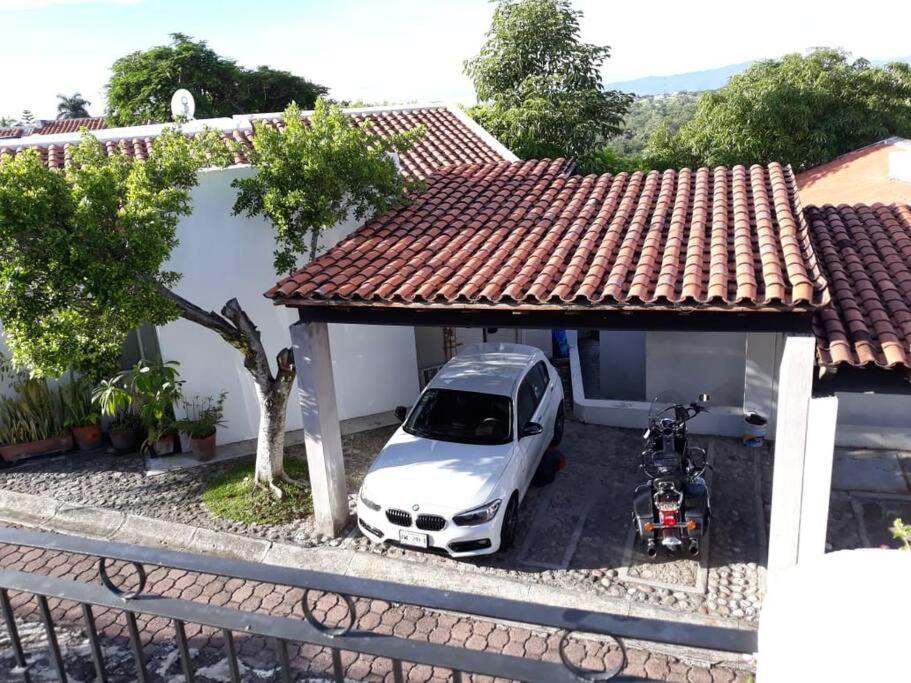 Amplia casa con inmejorable vista view 4