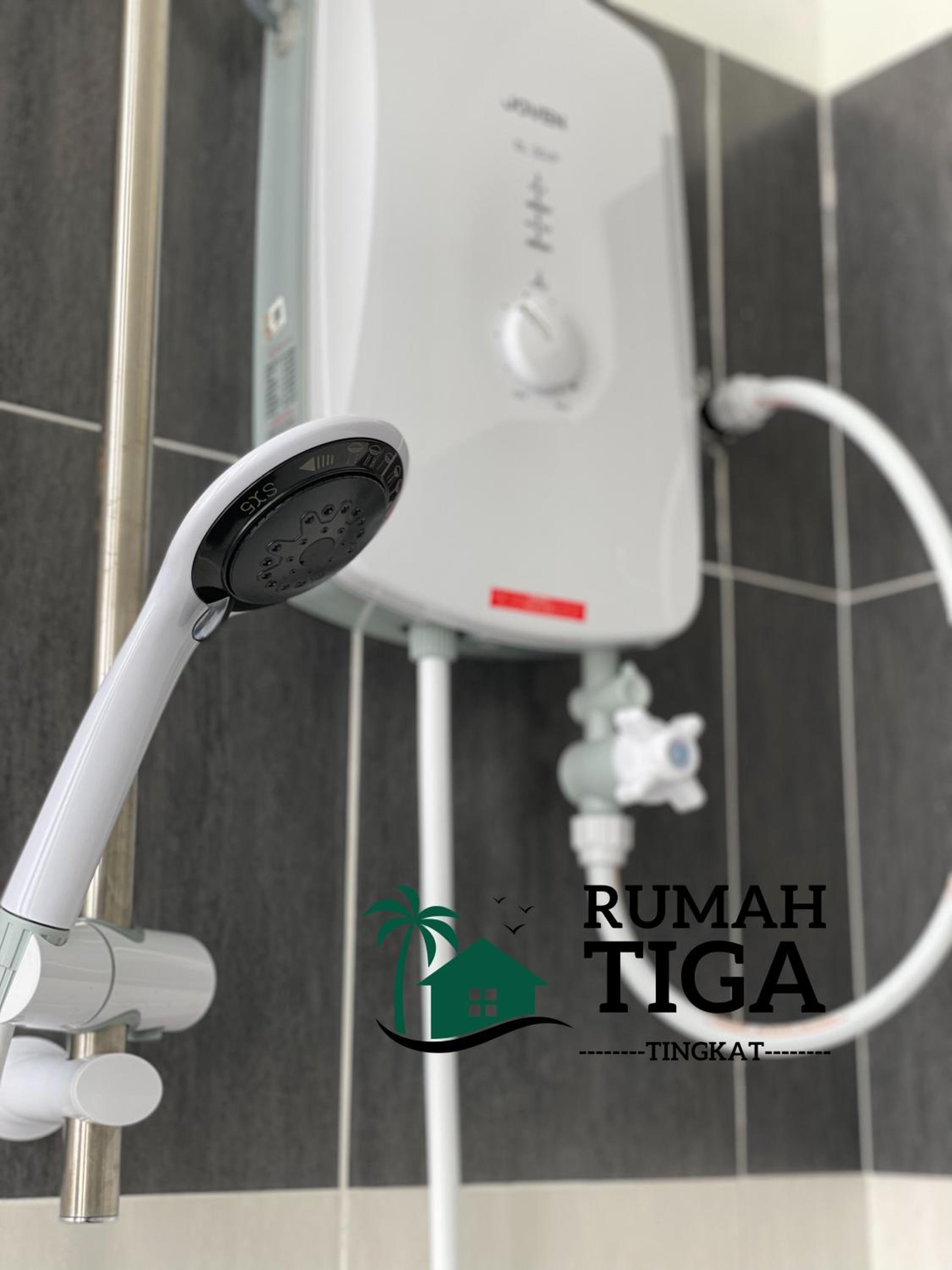 Rumah Tiga Tingkat 6BR4B Full Home SPACIOUS Kuantan photo 3