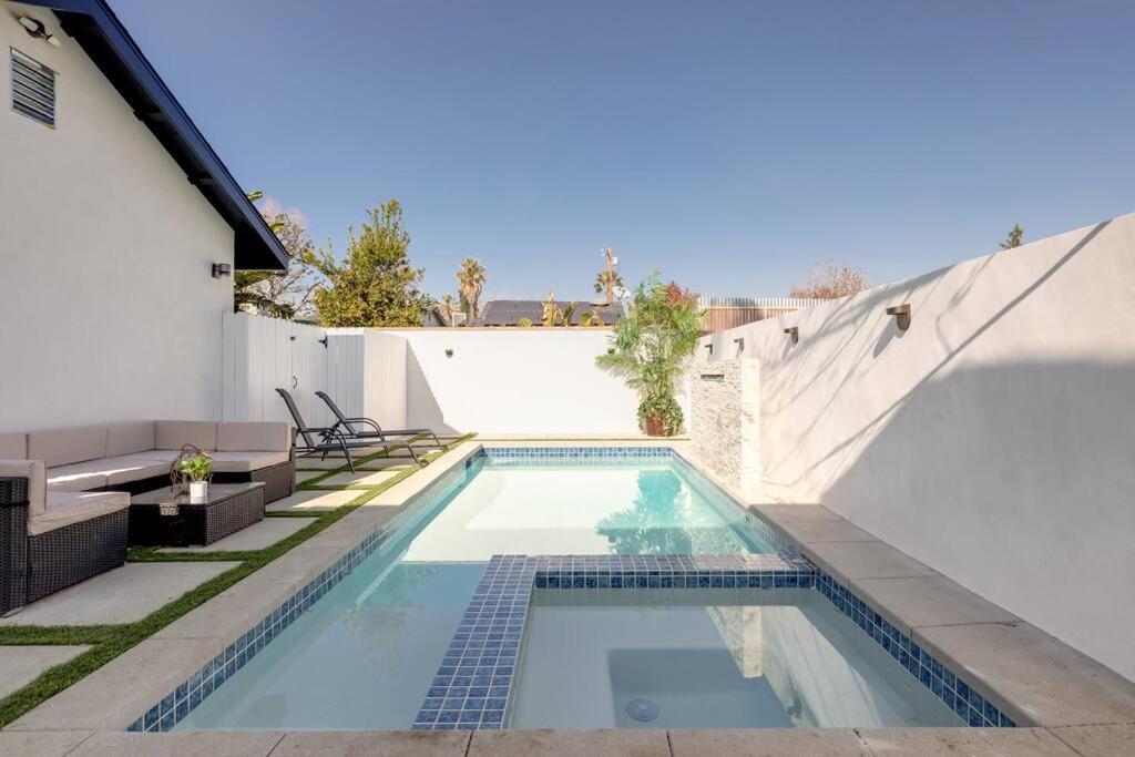 Burbank Vacations - 5 bedroom villa Burbank - Property Image 33