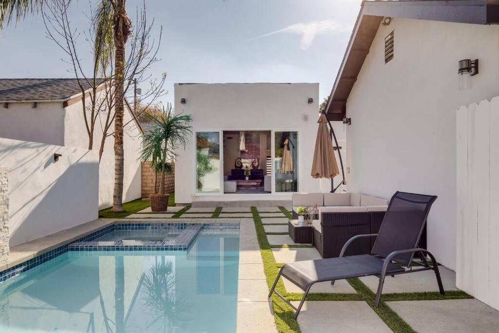 Burbank Vacations - 5 bedroom villa Burbank - Property Image 3