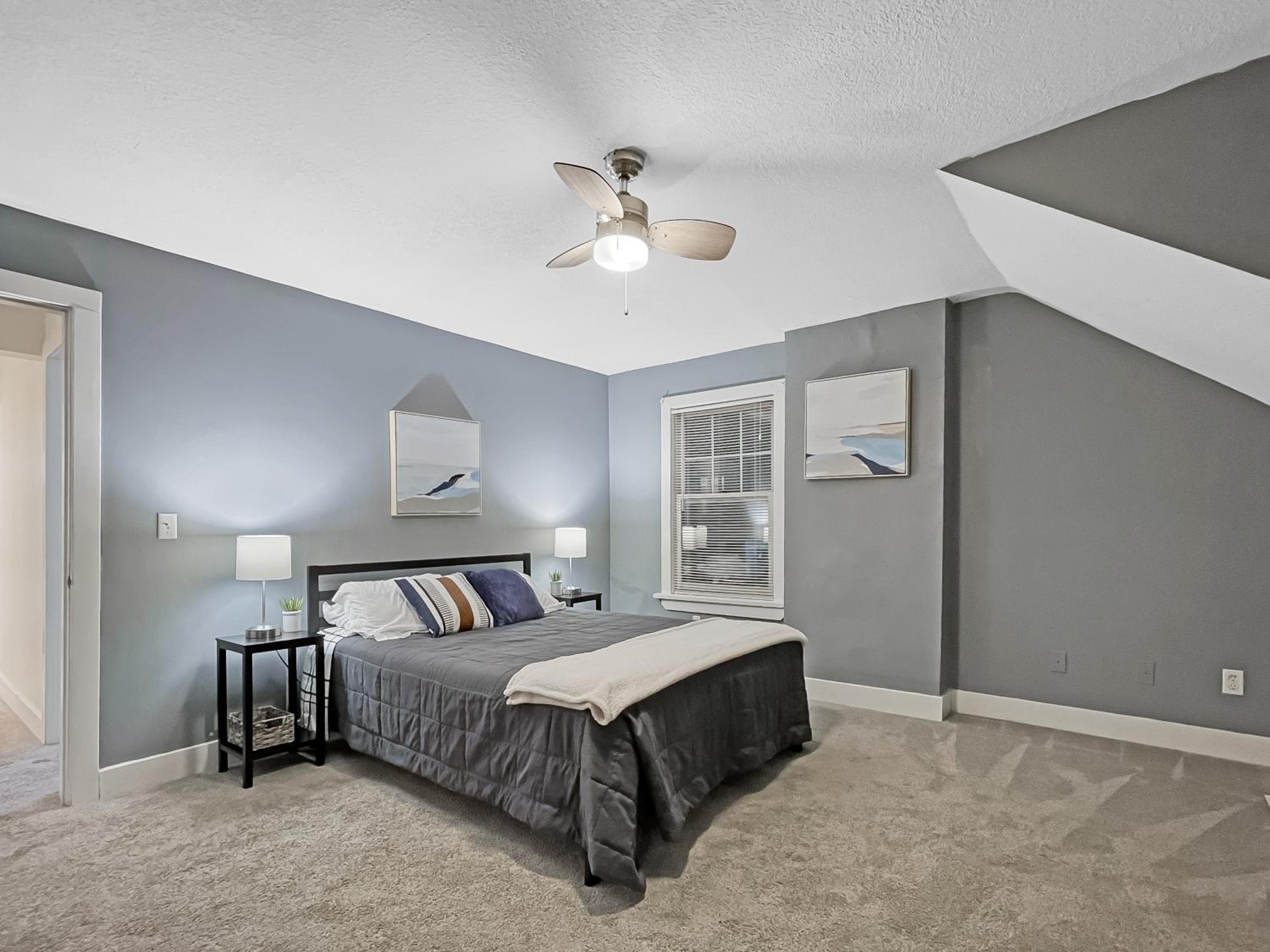 Chic 2BR Duplex Free Parking near Hospitals view 3