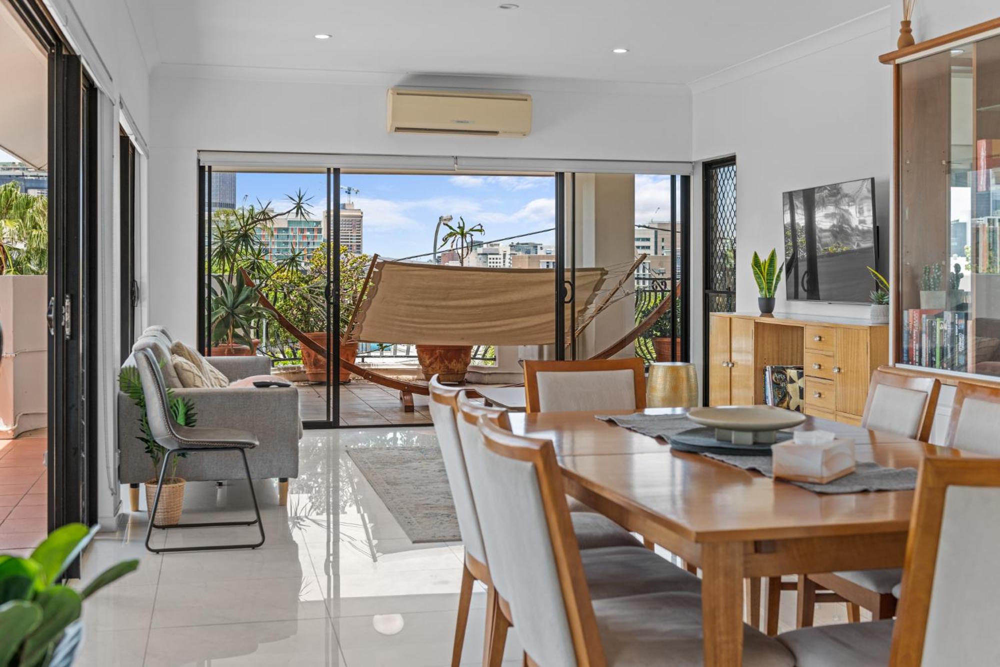 Luxury 2-Bed Penthouse with Private Rooftop