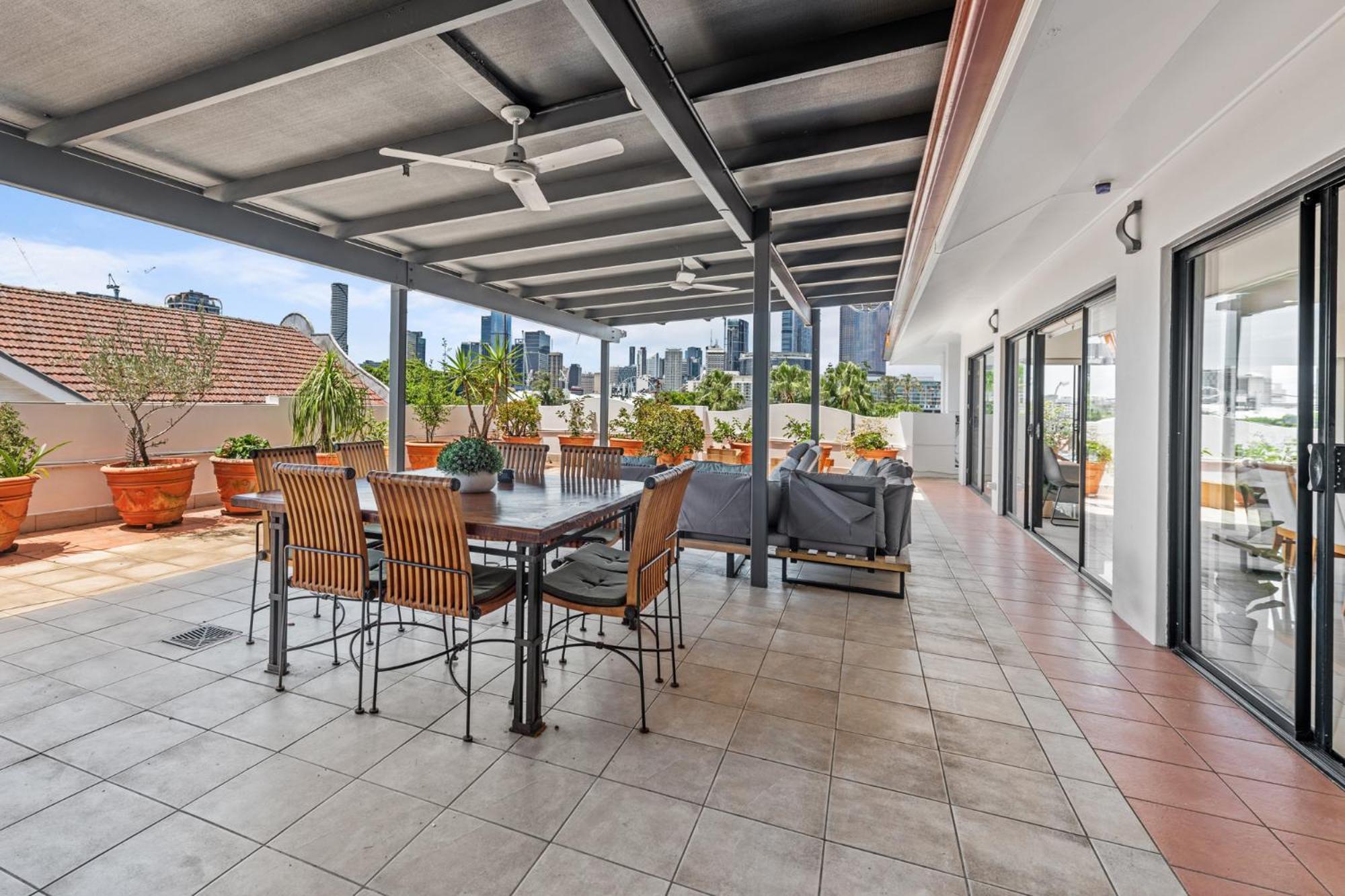 Luxury 2-Bed Penthouse with Private Rooftop