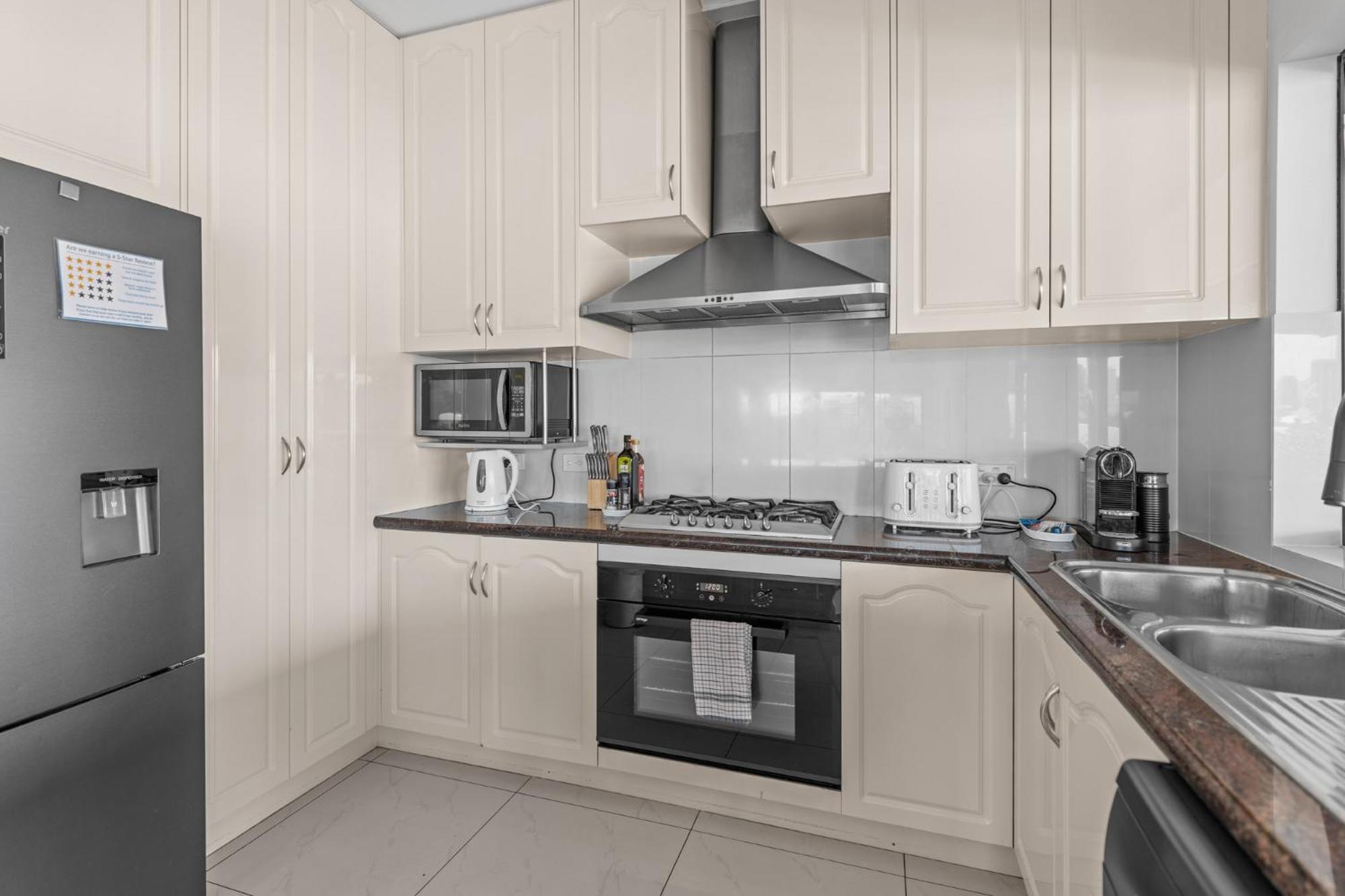 Luxury 2-Bed Penthouse with Private Rooftop
