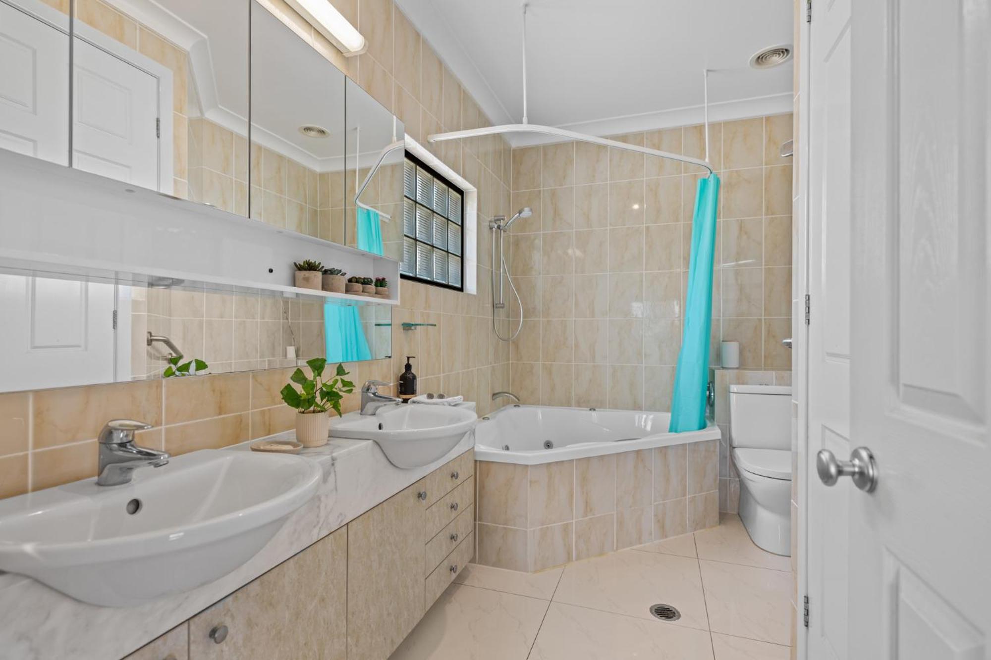Luxury 2-Bed Penthouse with Private Rooftop