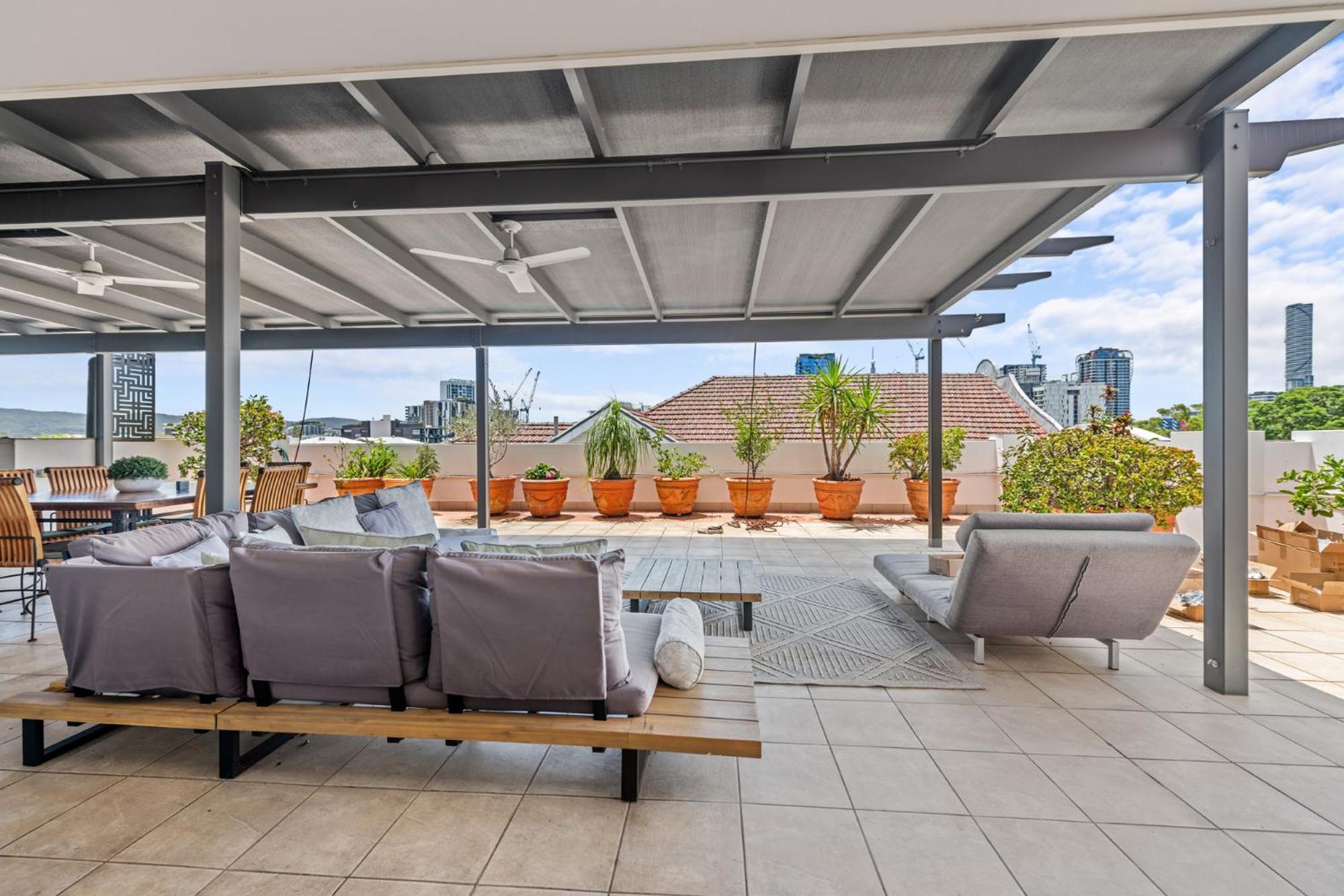 Luxury 2-Bed Penthouse with Private Rooftop