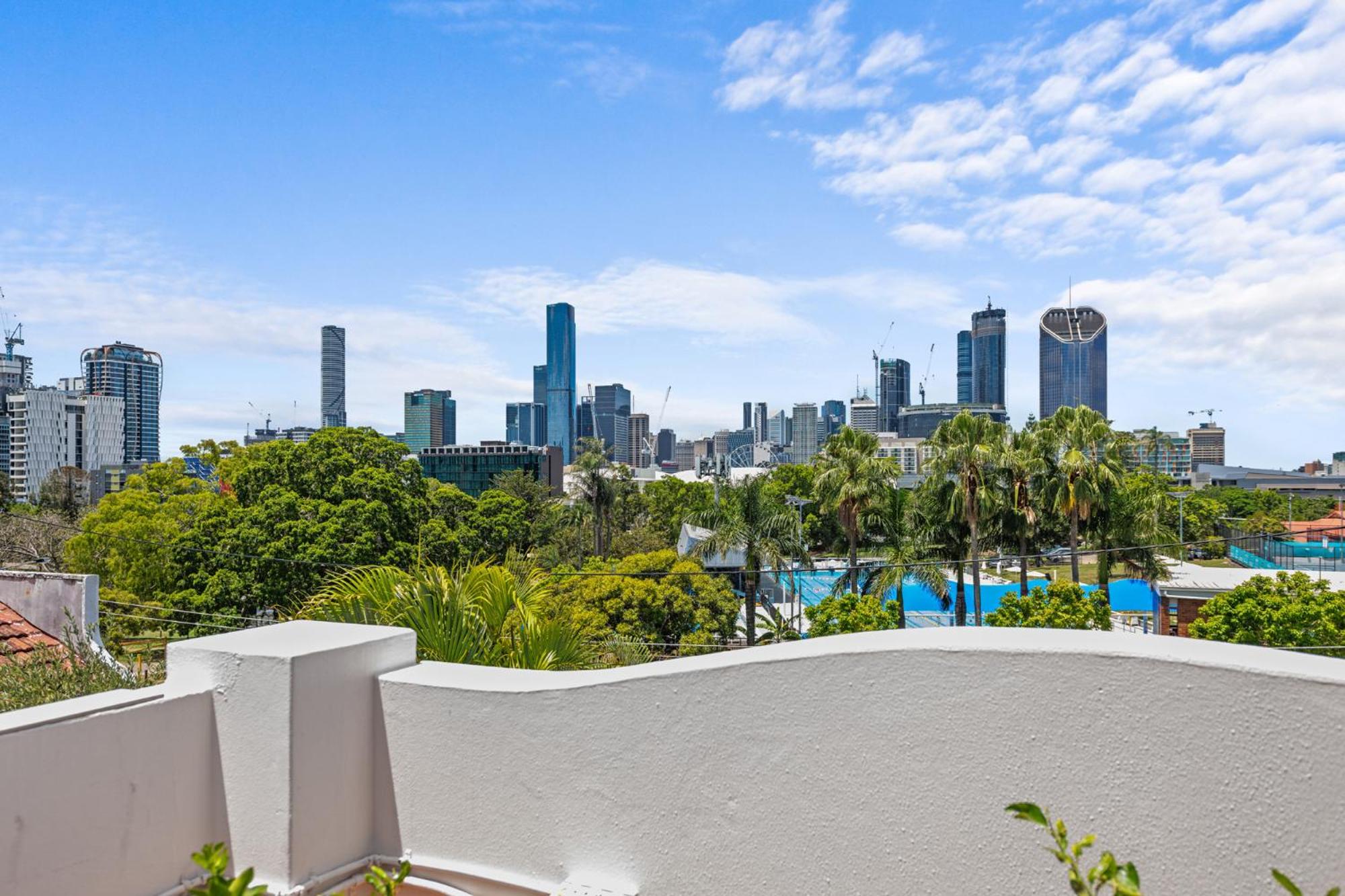 Luxury 2-Bed Penthouse with Private Rooftop