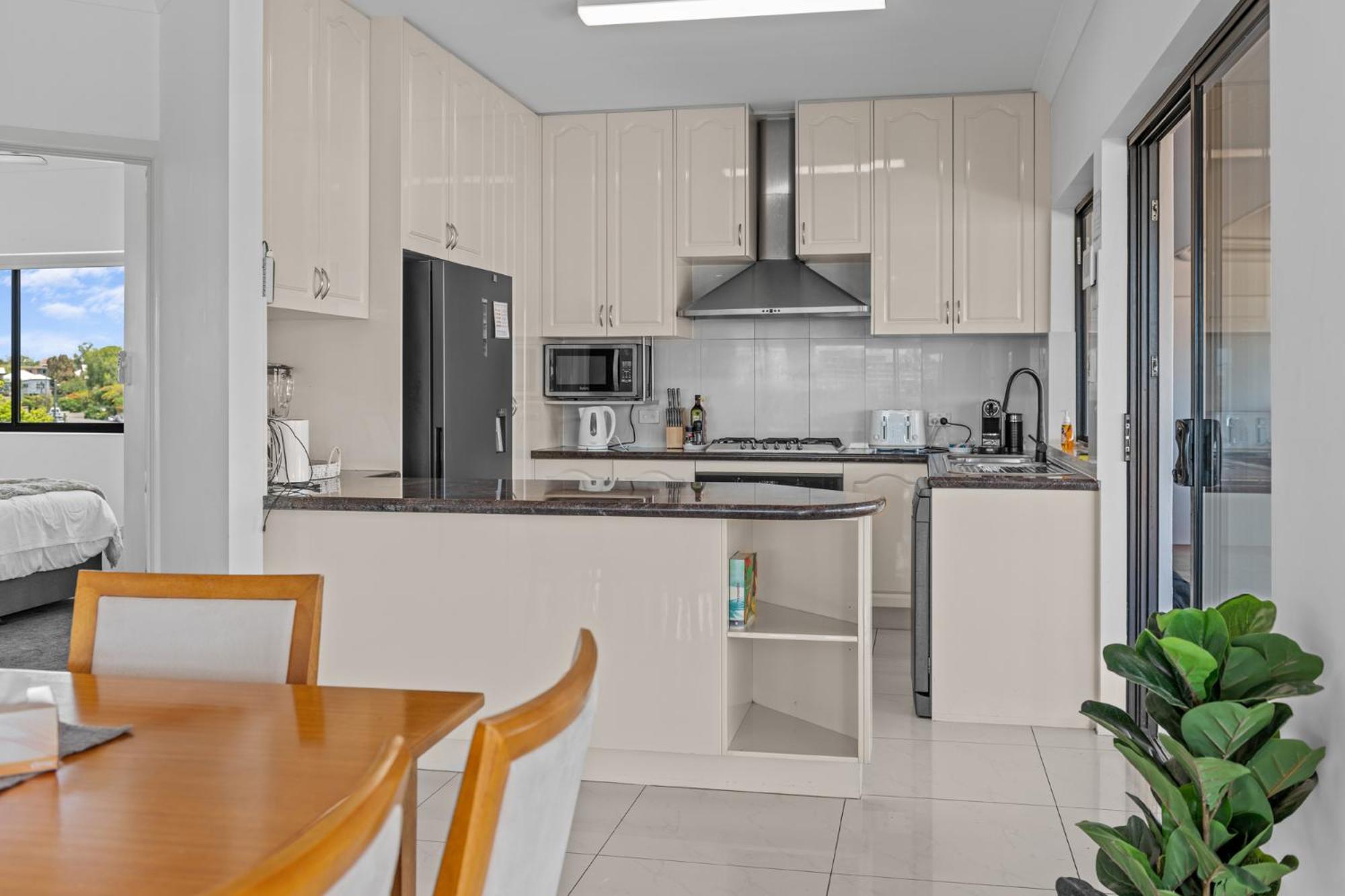 Luxury 2-Bed Penthouse with Private Rooftop