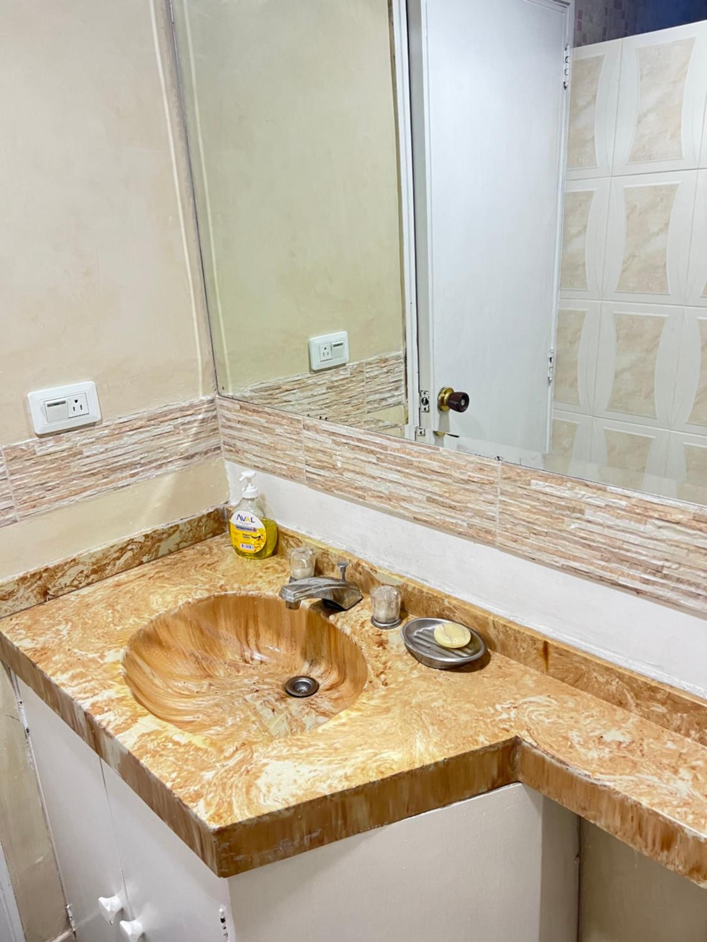 Virrey Luxury Condo 2BR & Jacuzzi