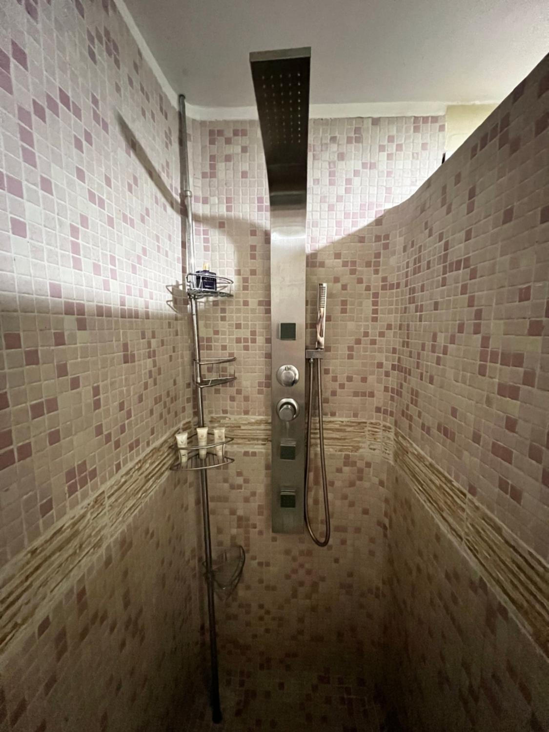 Virrey Luxury Condo 2BR & Jacuzzi
