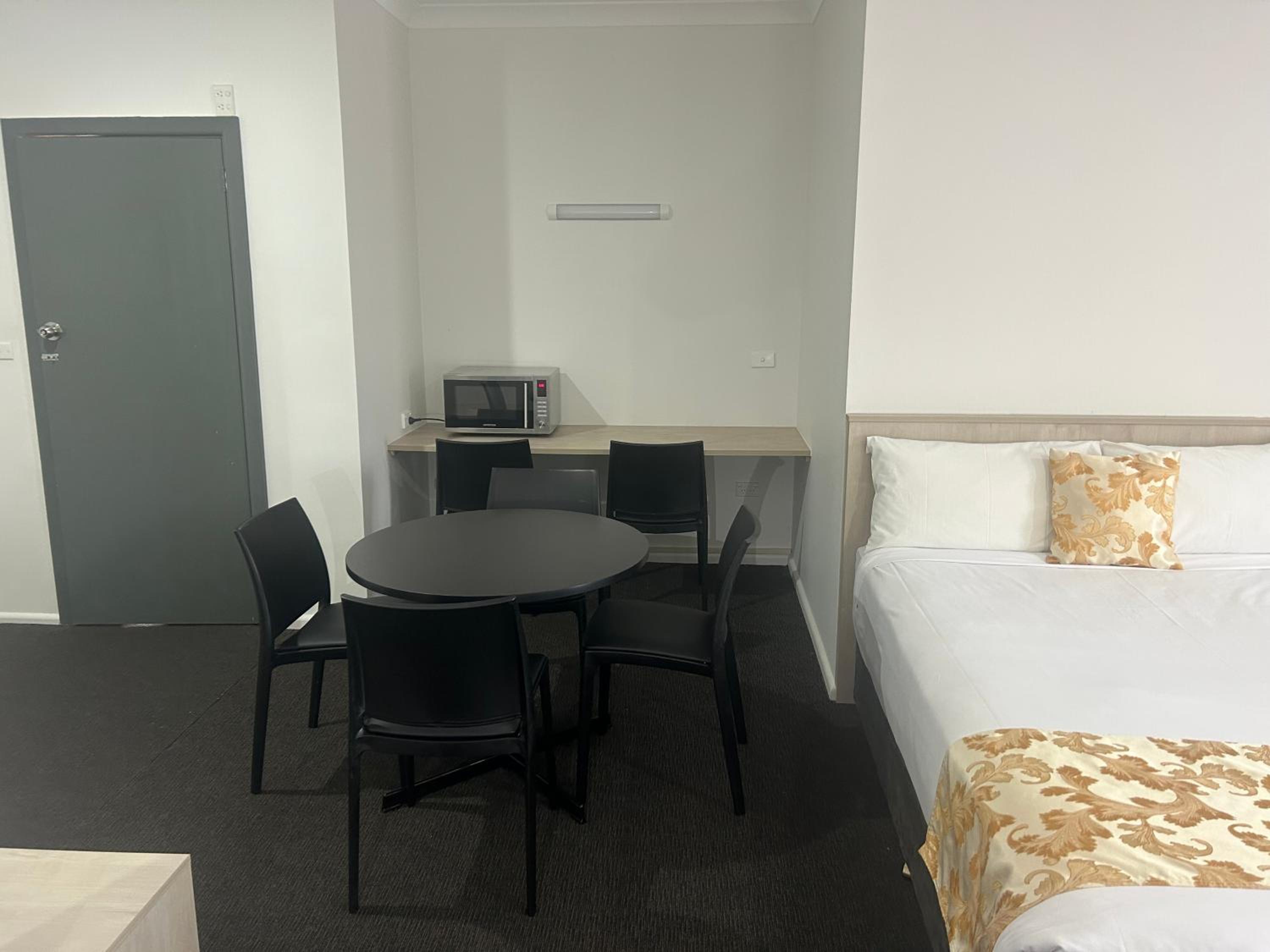 Country Lodge Motor Inn
