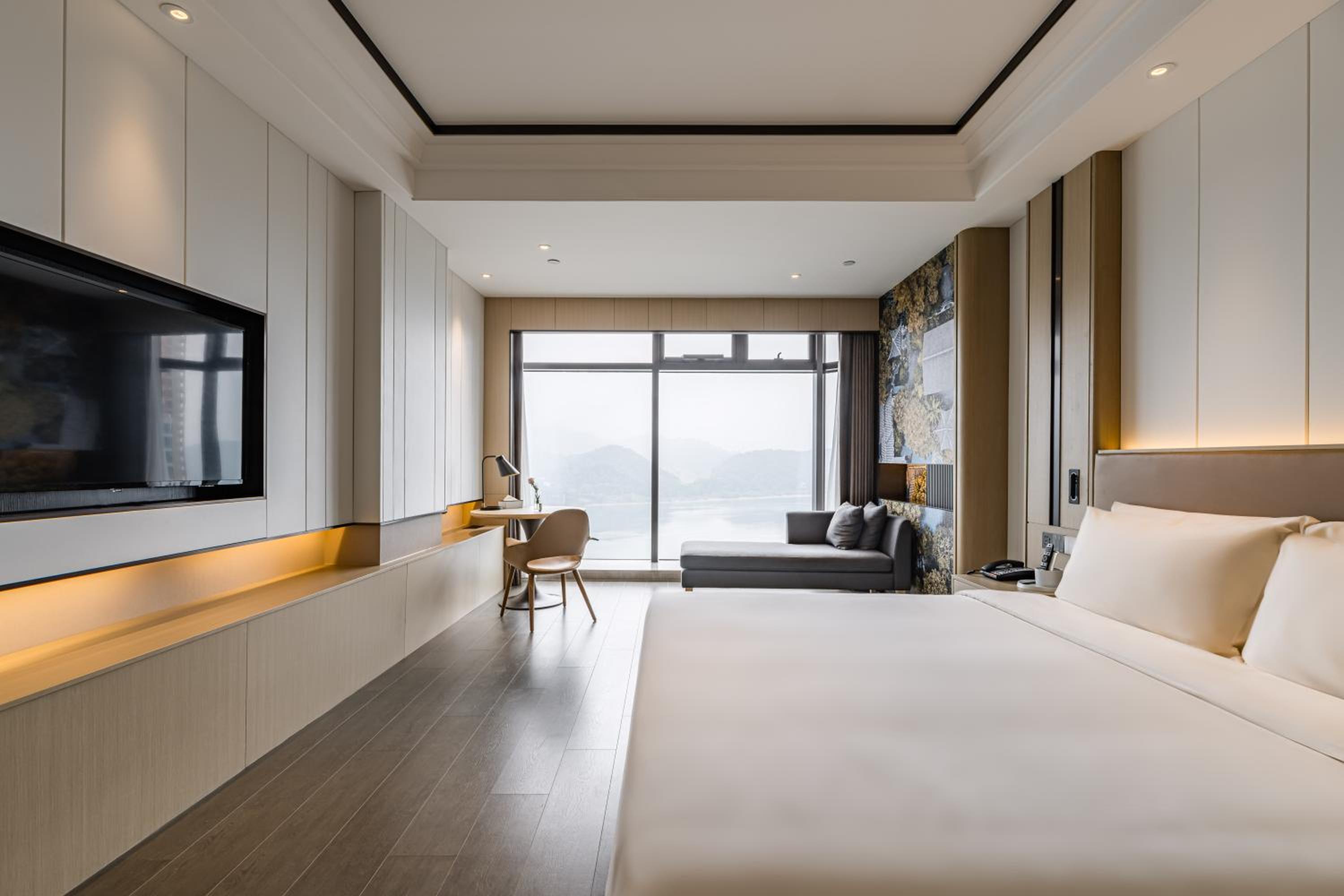 Atour Hotel Tonglu Fuchunjiang