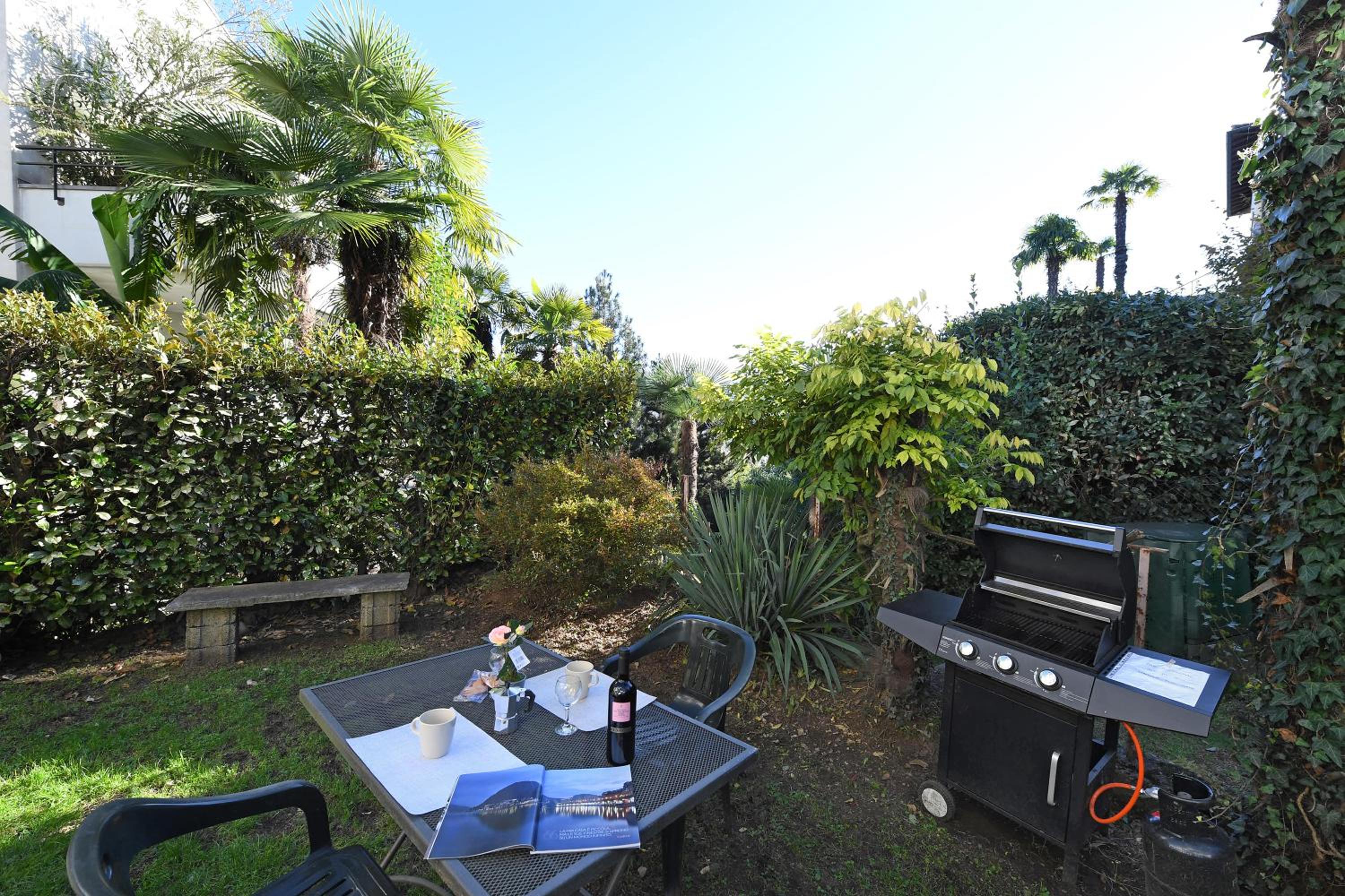 Apartment View And Pool - Happy Rentals
