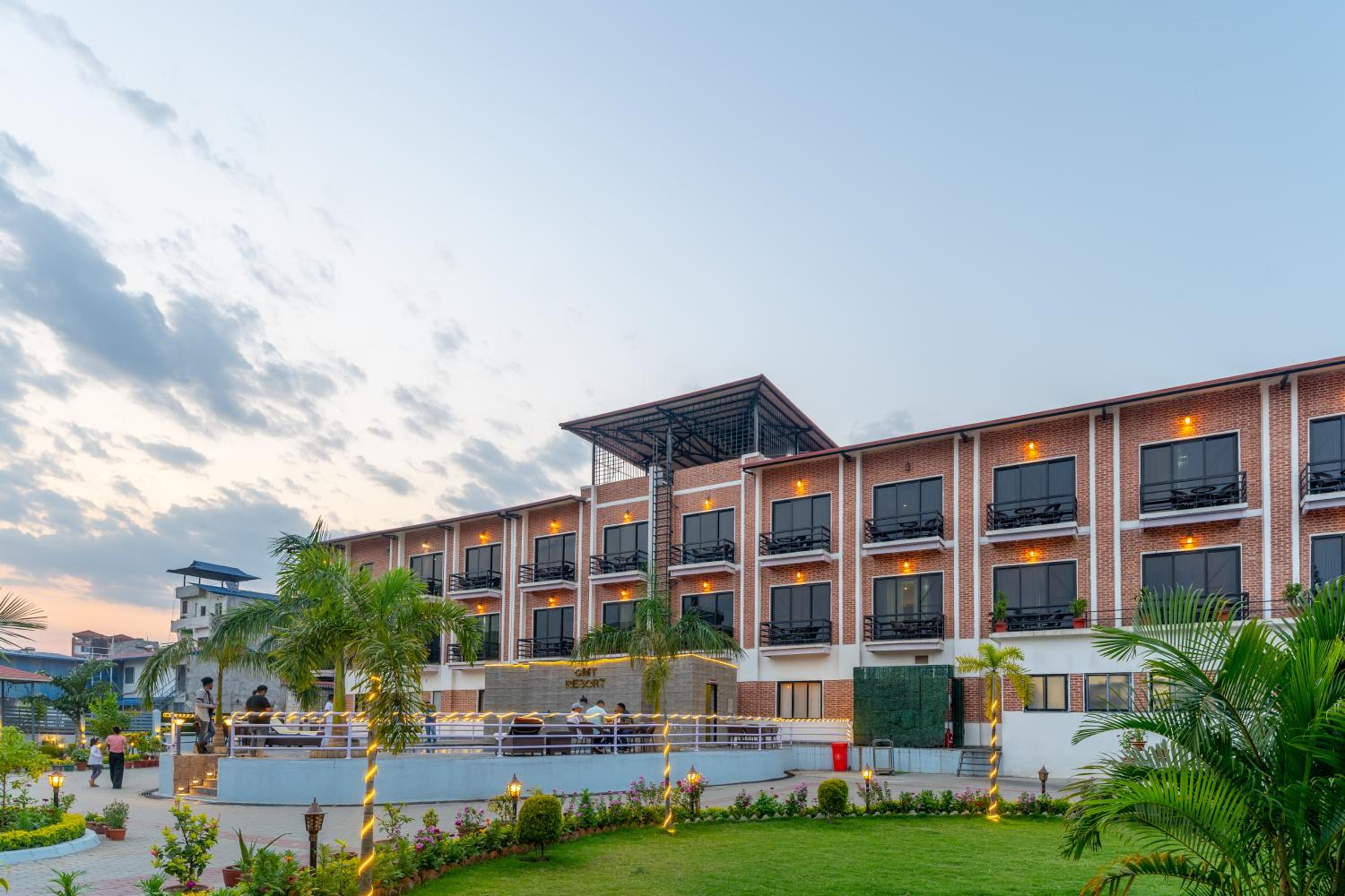 Chitwan Midtown Hotel view 3