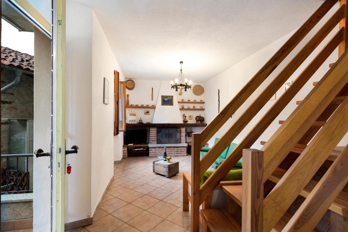 Casa Lara: Cosy Alpine Home Near Lugano + Garden (Sleeps 5) - Happy Rentals