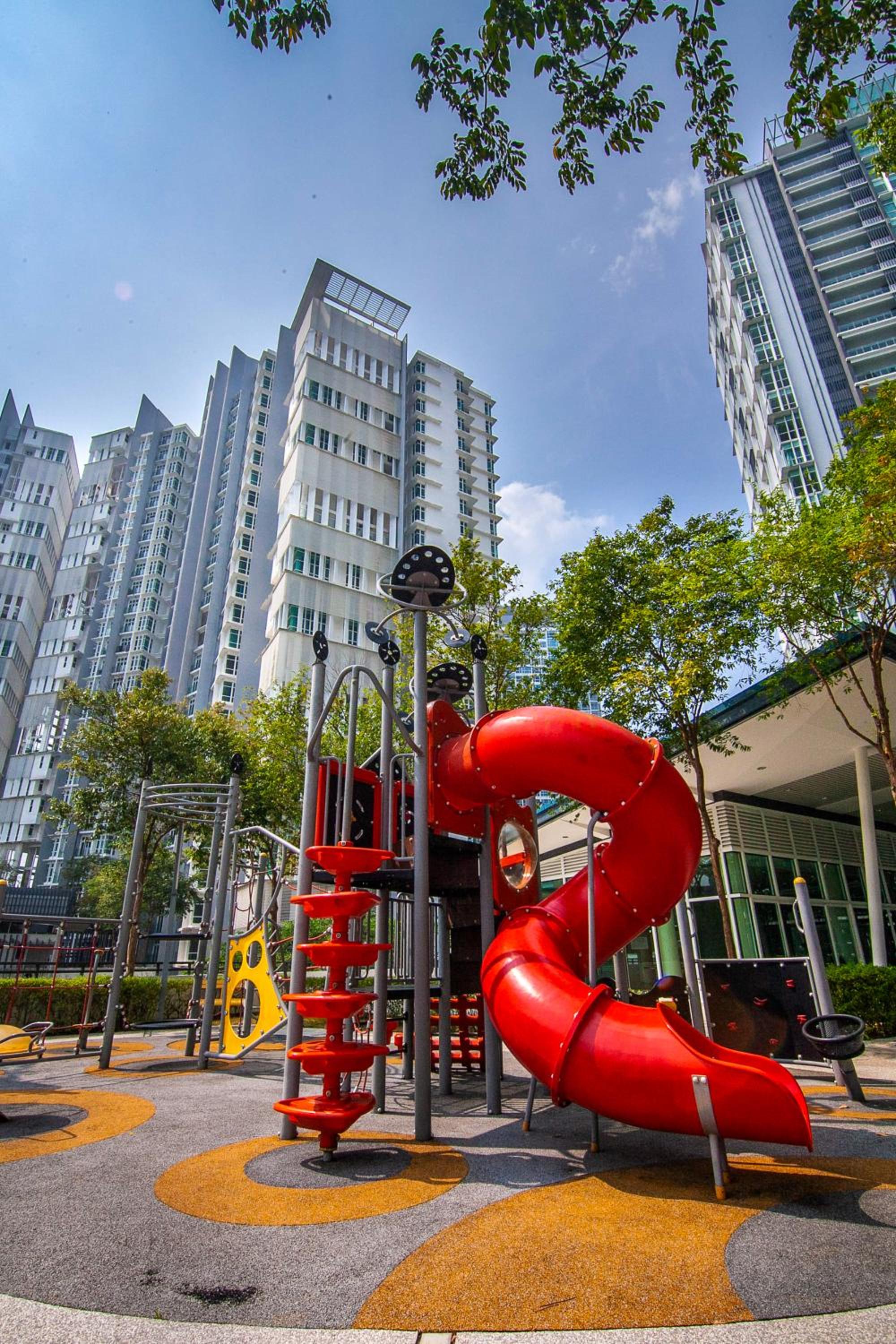 Family Luxury Condo with Slides near Legoland, Medini Signature by KidsCastle