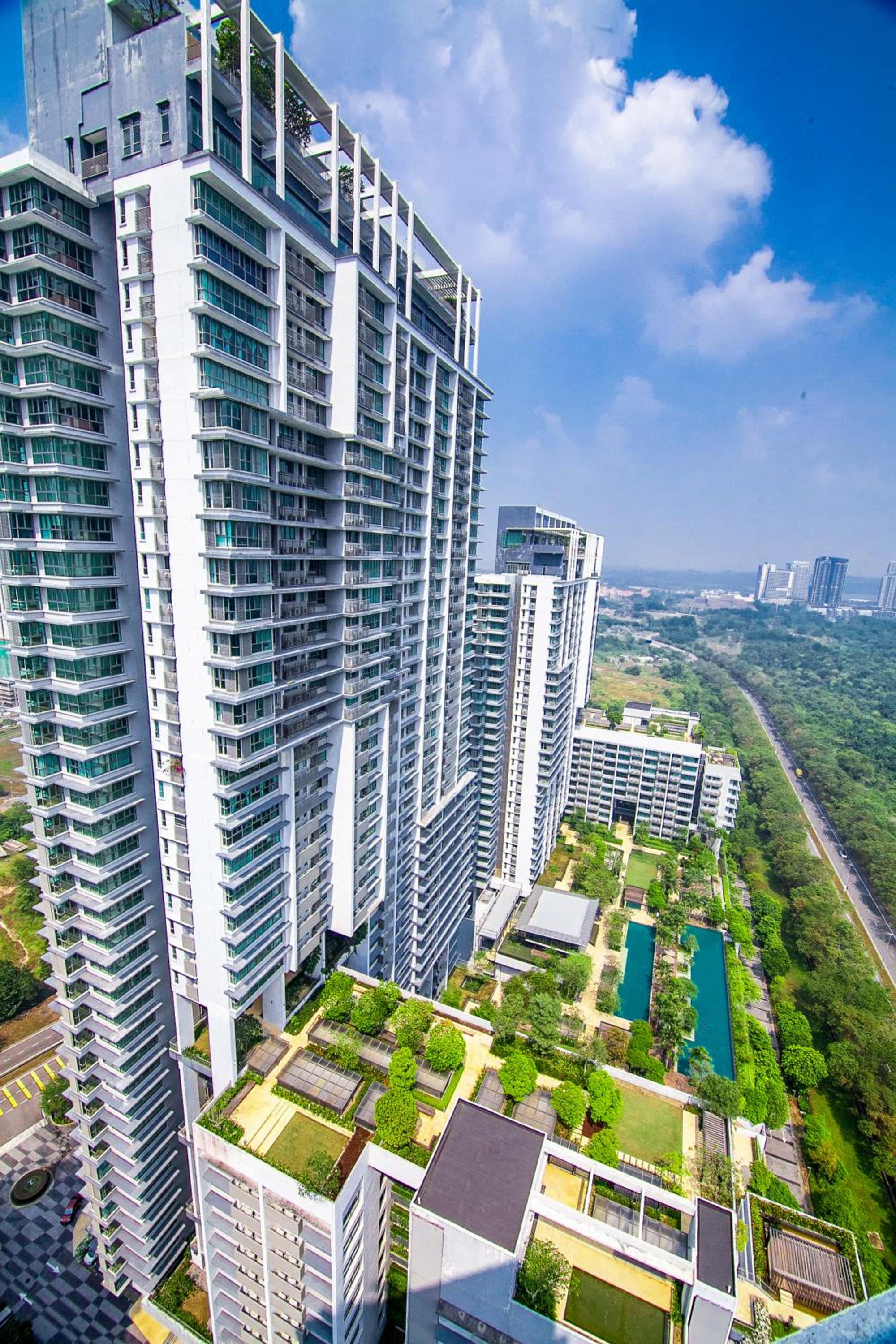 Family Luxury Condo with Slides near Legoland, Medini Signature by KidsCastle