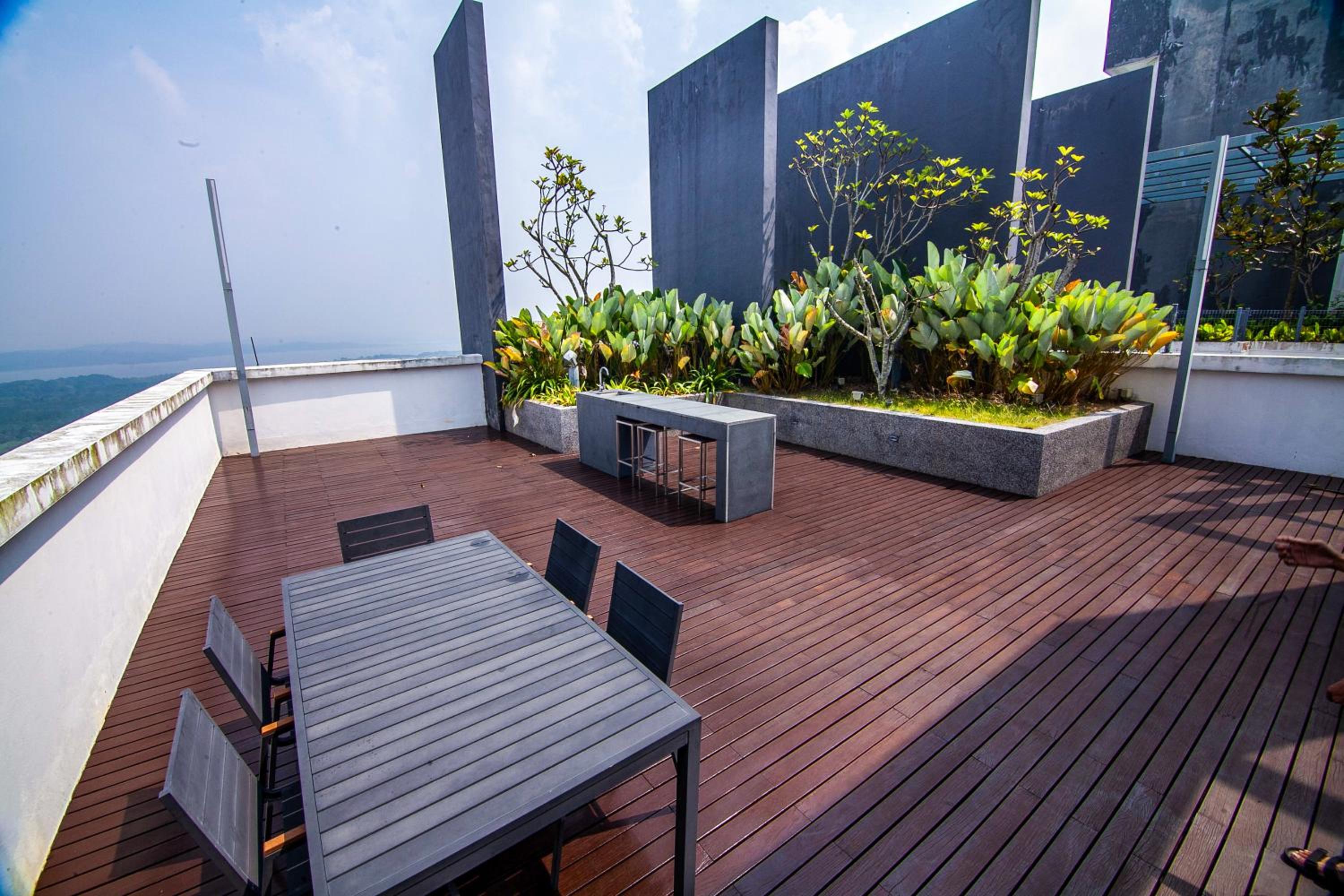 Family Luxury Condo with Slides near Legoland, Medini Signature by KidsCastle