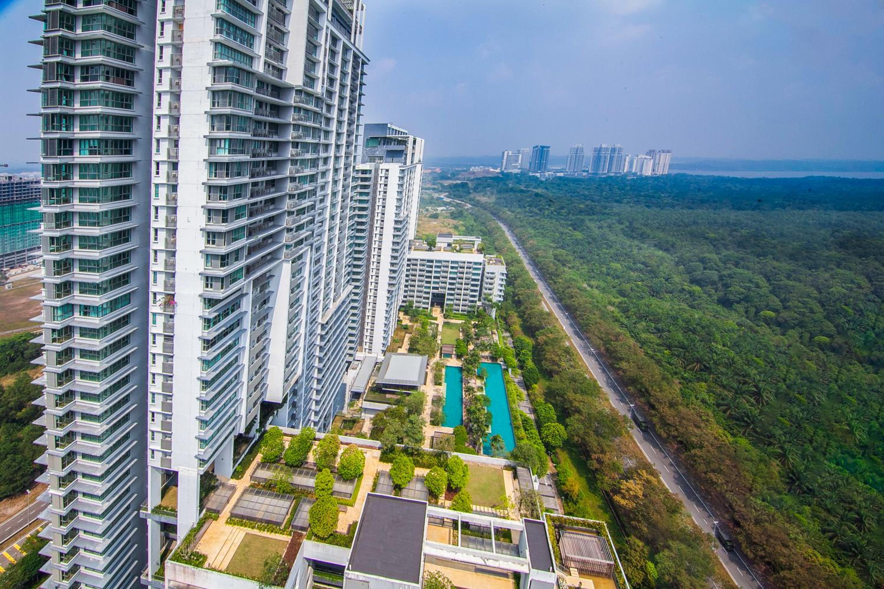 Family Luxury Condo with Slides near Legoland, Medini Signature by KidsCastle