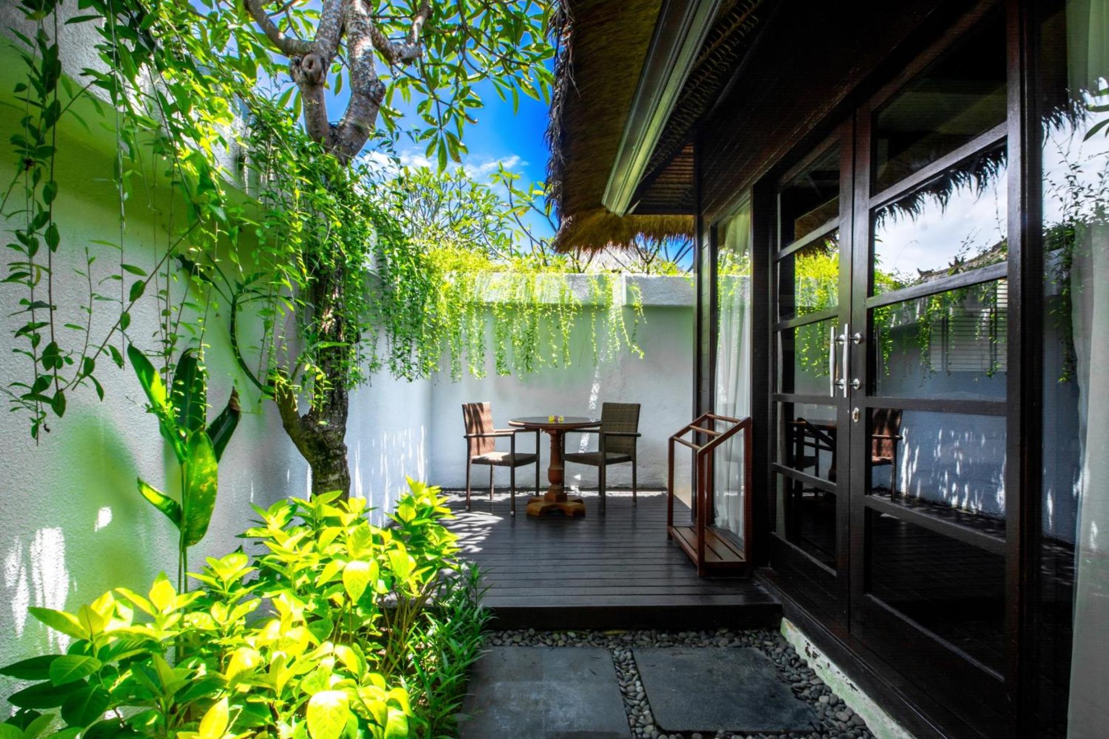 Lembongan Beach Club & Resort