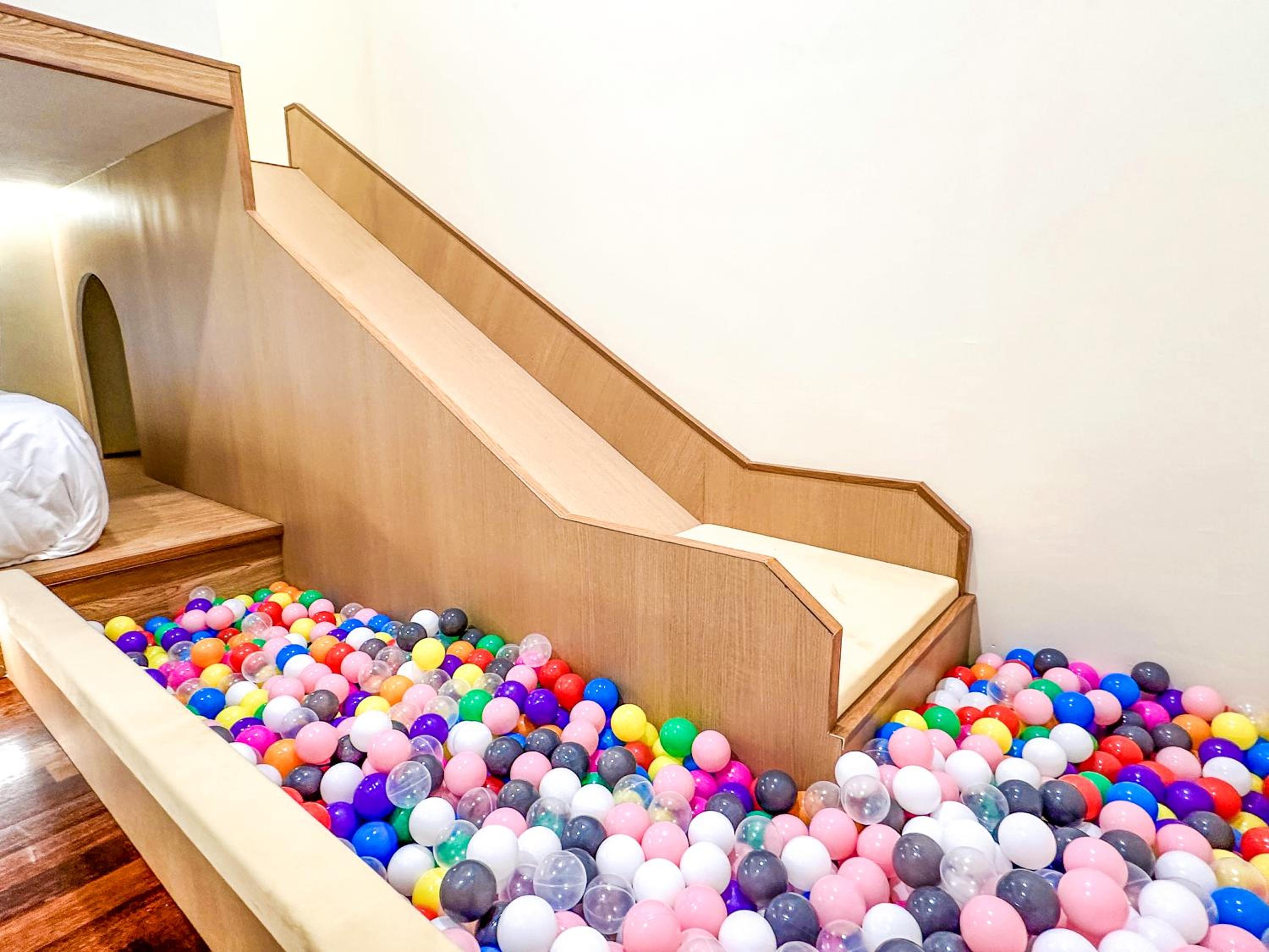 Family Luxury Condo with Slides near Legoland, Medini Signature by KidsCastle