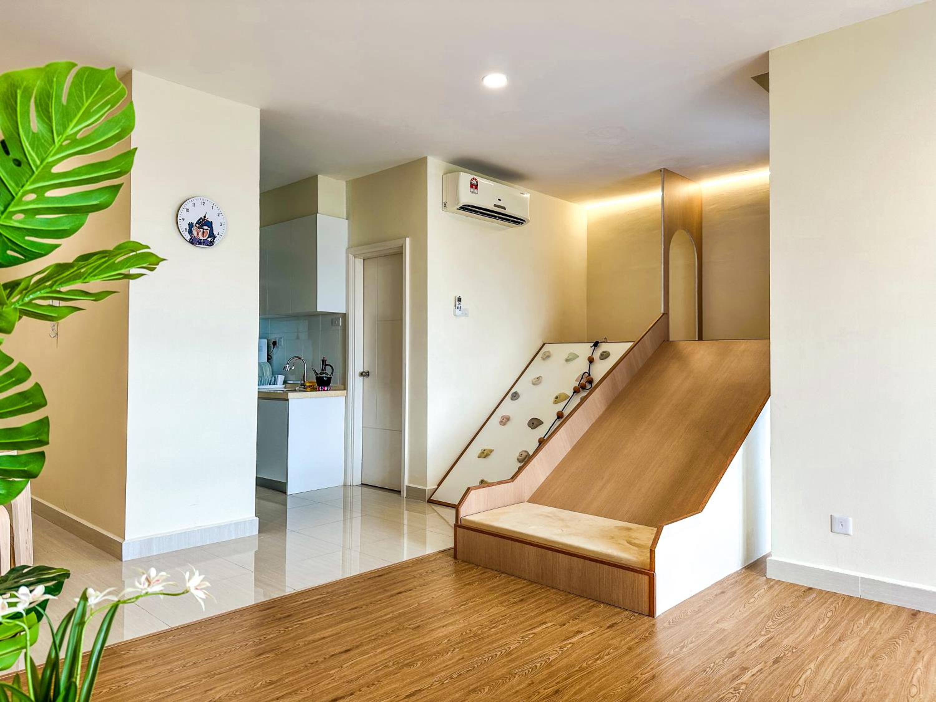 Family Luxury Condo with Slides near Legoland, Medini Signature by KidsCastle