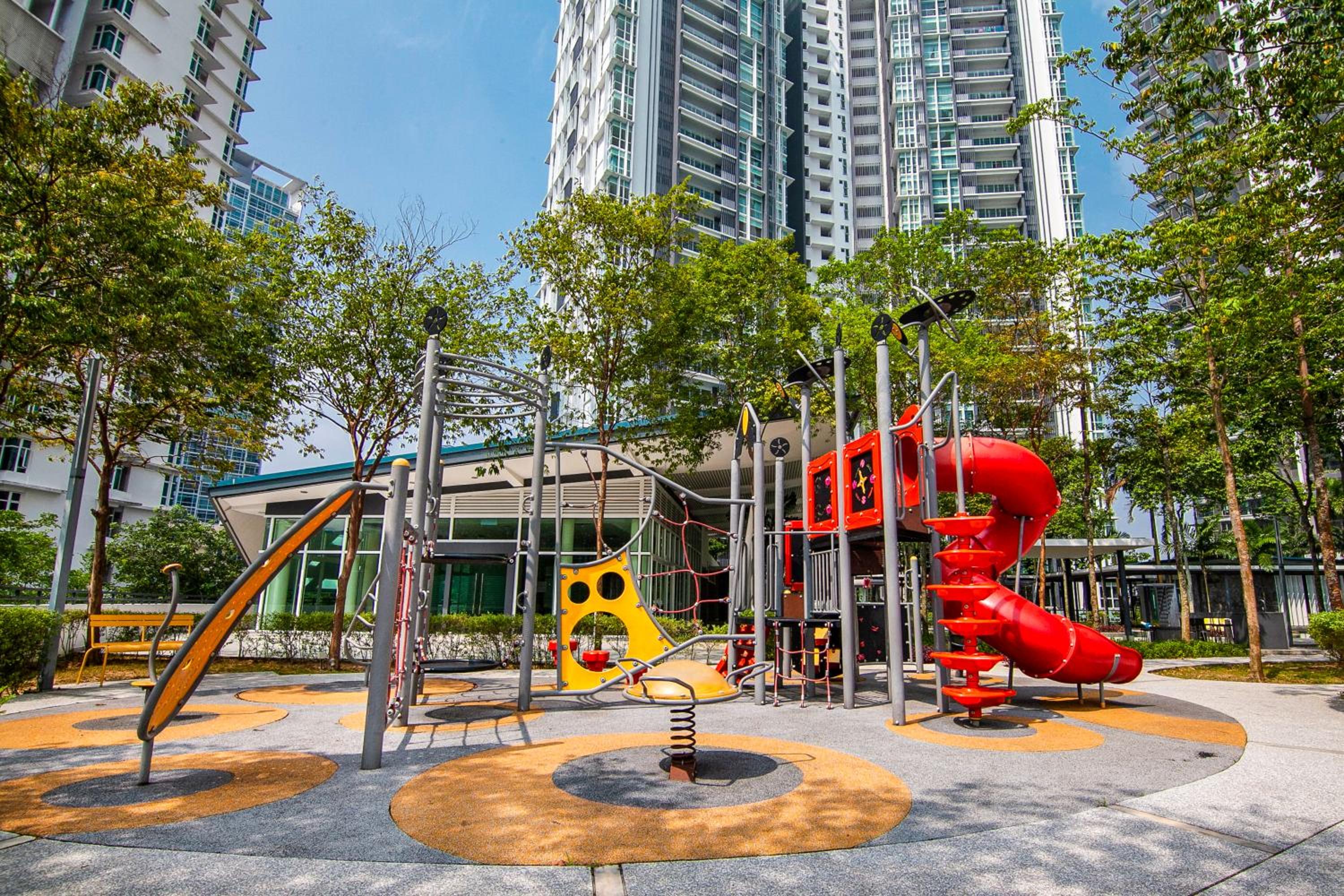 Family Luxury Condo with Slides near Legoland, Medini Signature by KidsCastle