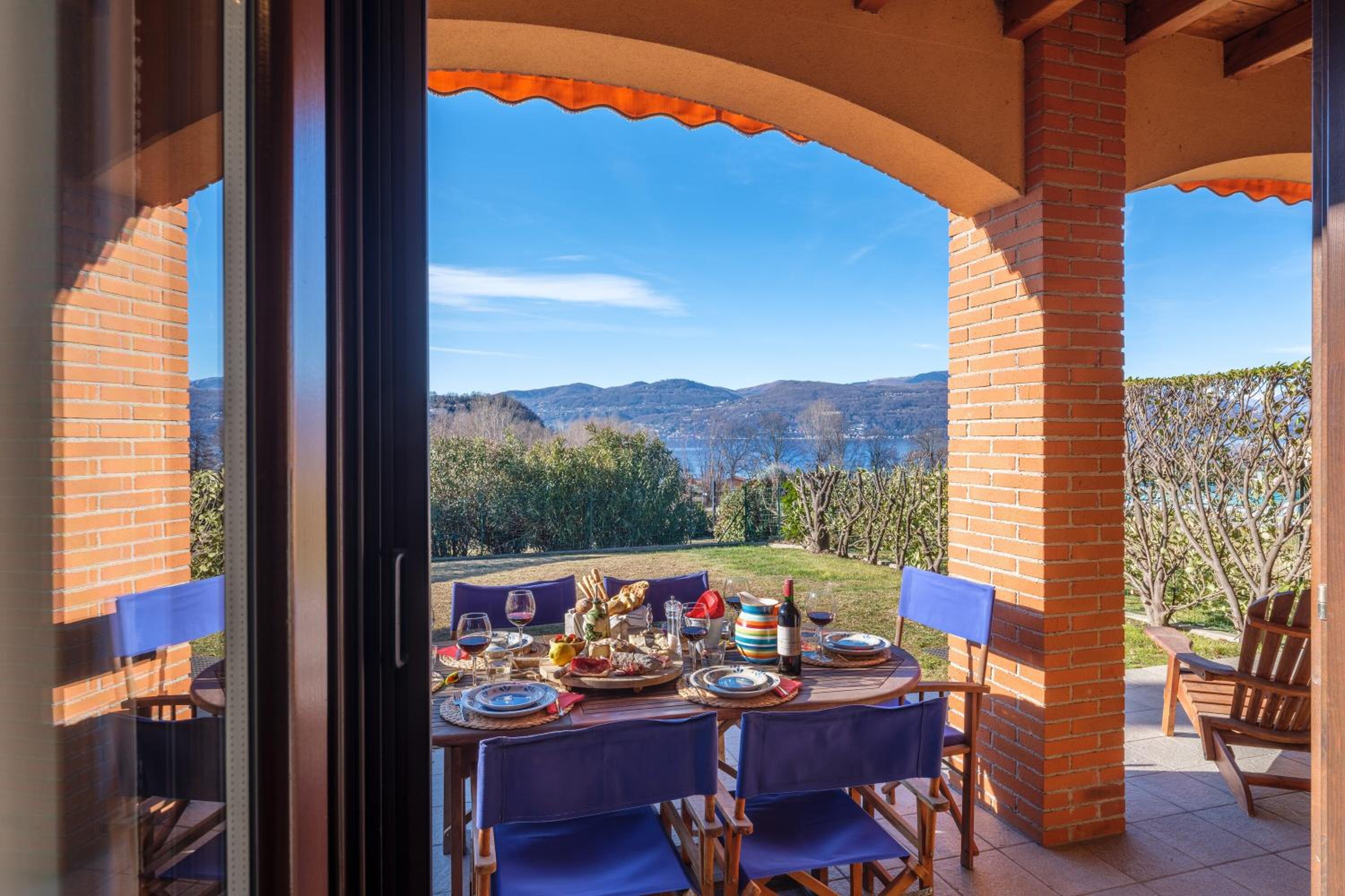 La Luna nel Lago Lake View Garden - Happy Rentals photo 3